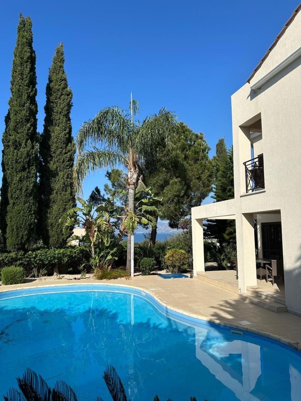Beach villa Camelia