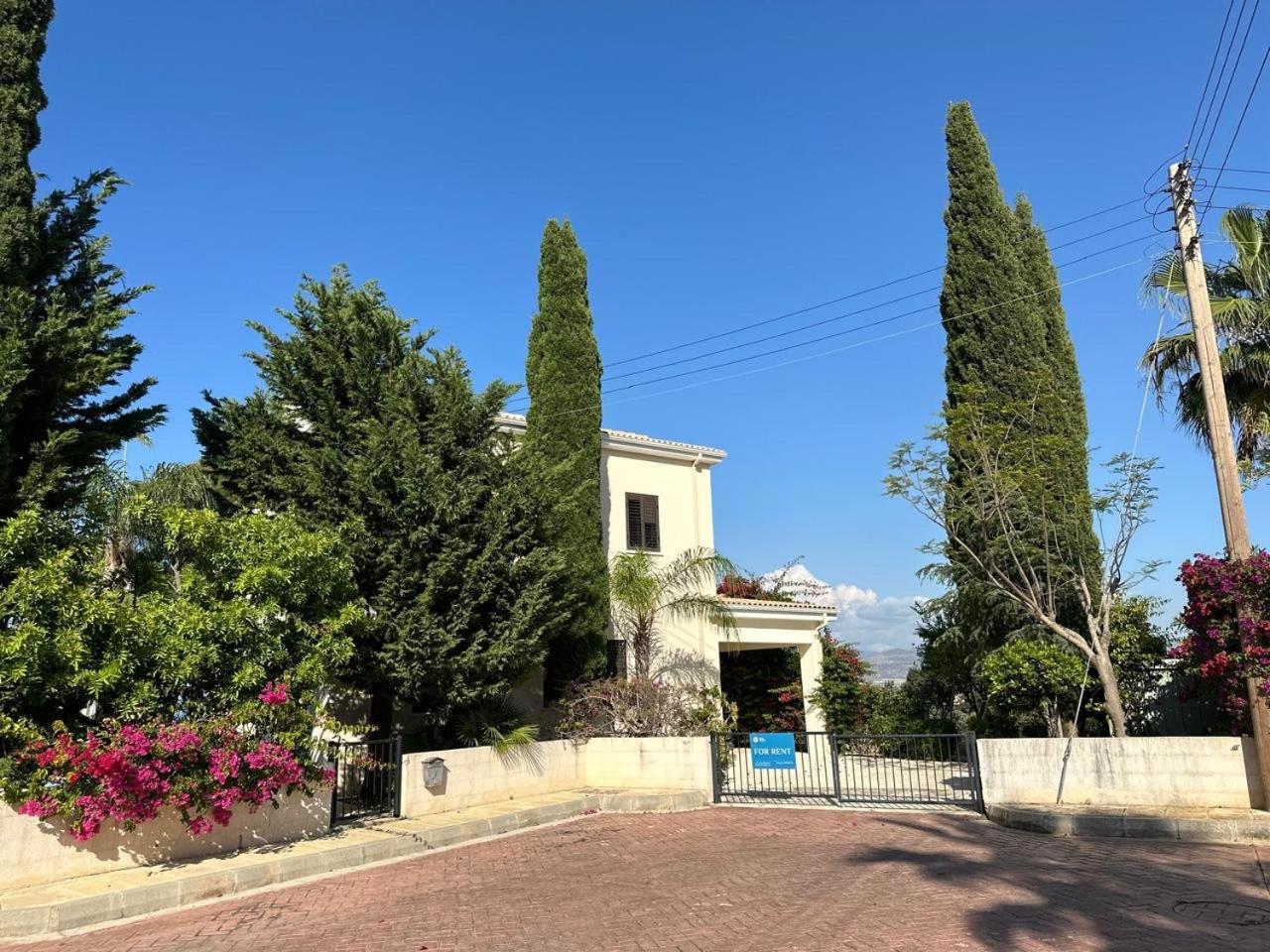 Beach villa Camelia