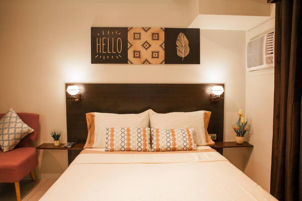 Charming City Center Studio Apartment view 3