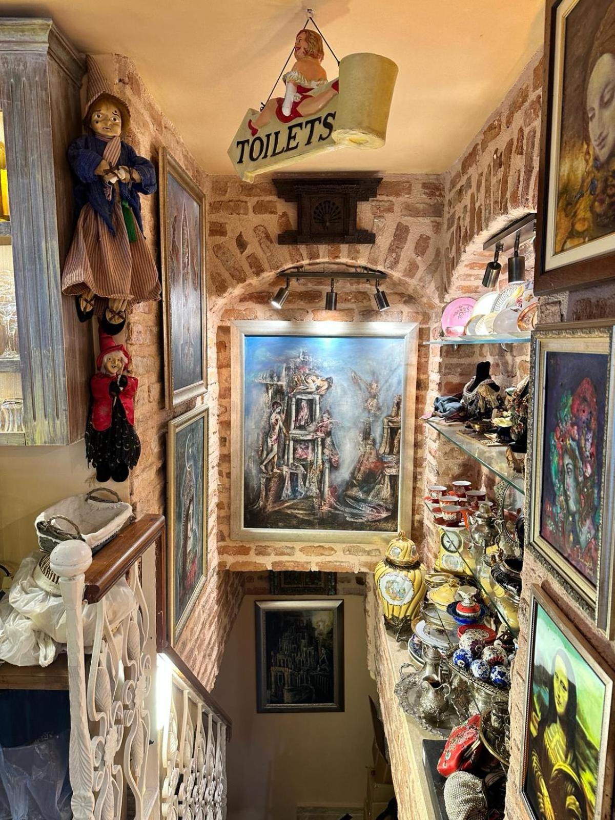 Romantic Mansion - Image 33