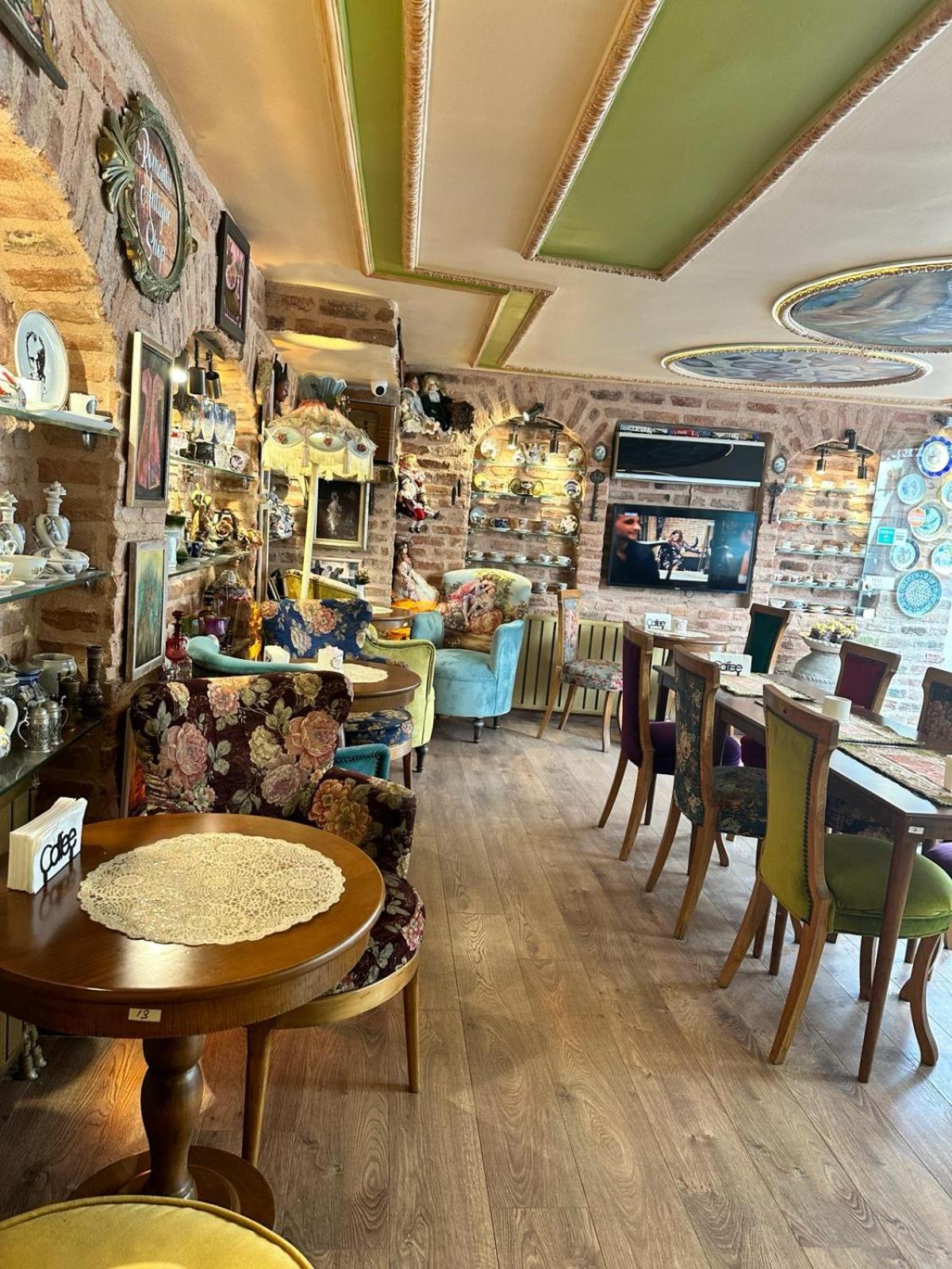 Romantic Mansion - Image 34