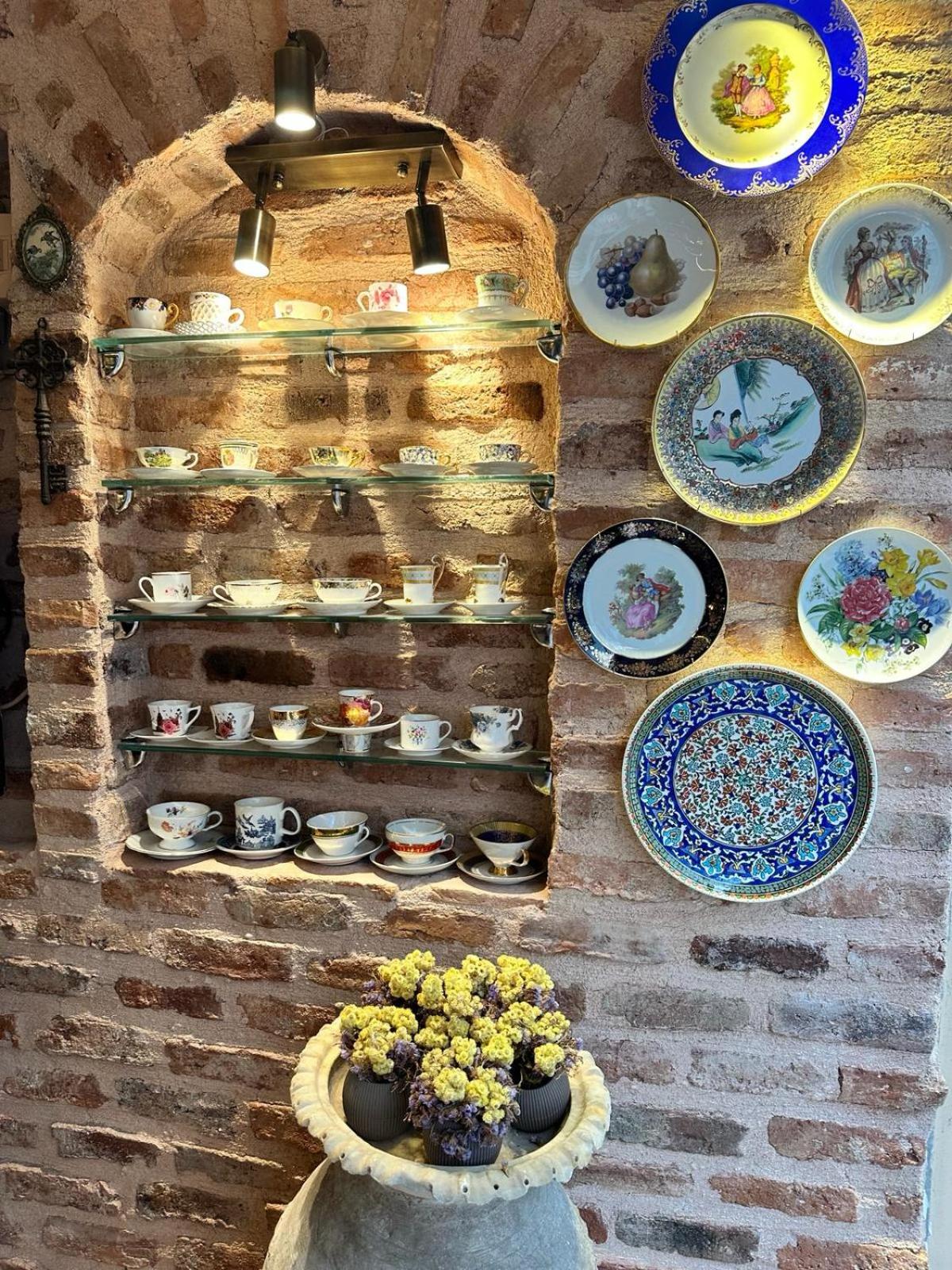 Romantic Mansion - Image 42