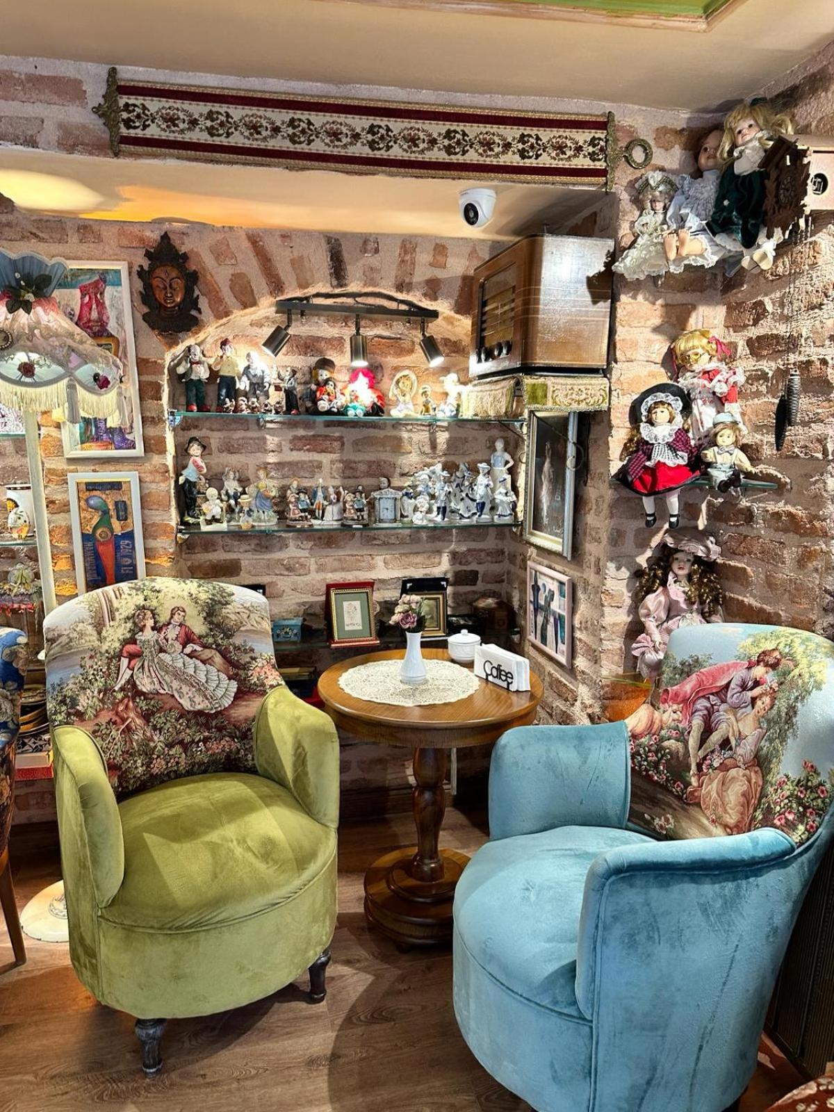 Romantic Mansion - Image 10