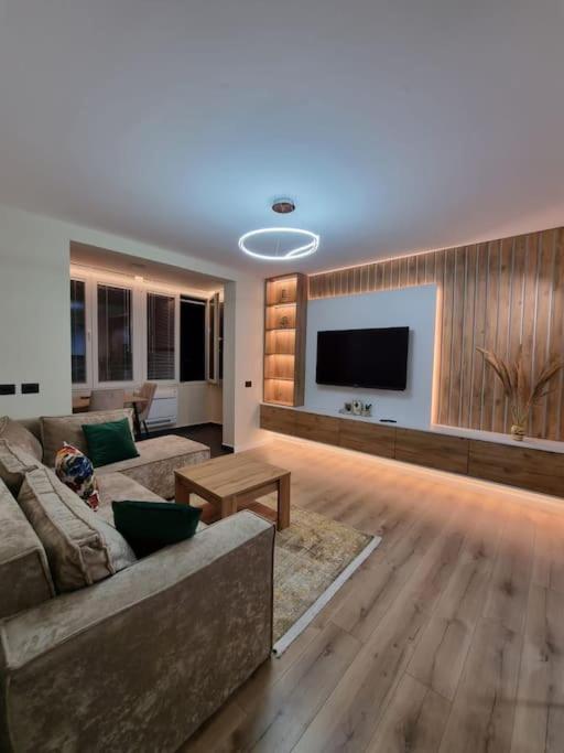 Peace and Love luxury apartment in Center, New Bazaar 2