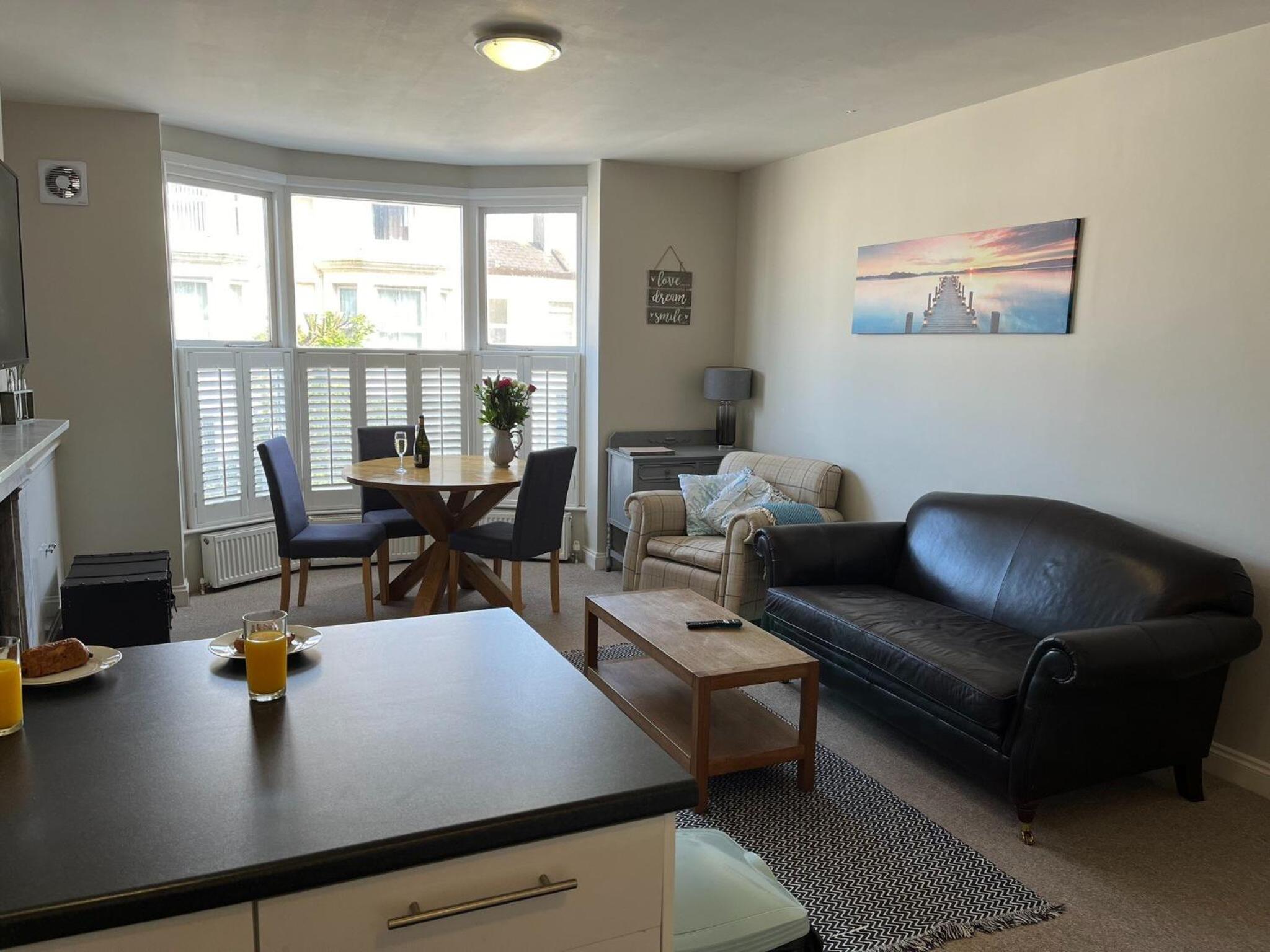St Margarets Modern Georgian 2 bedroom apartment view 5