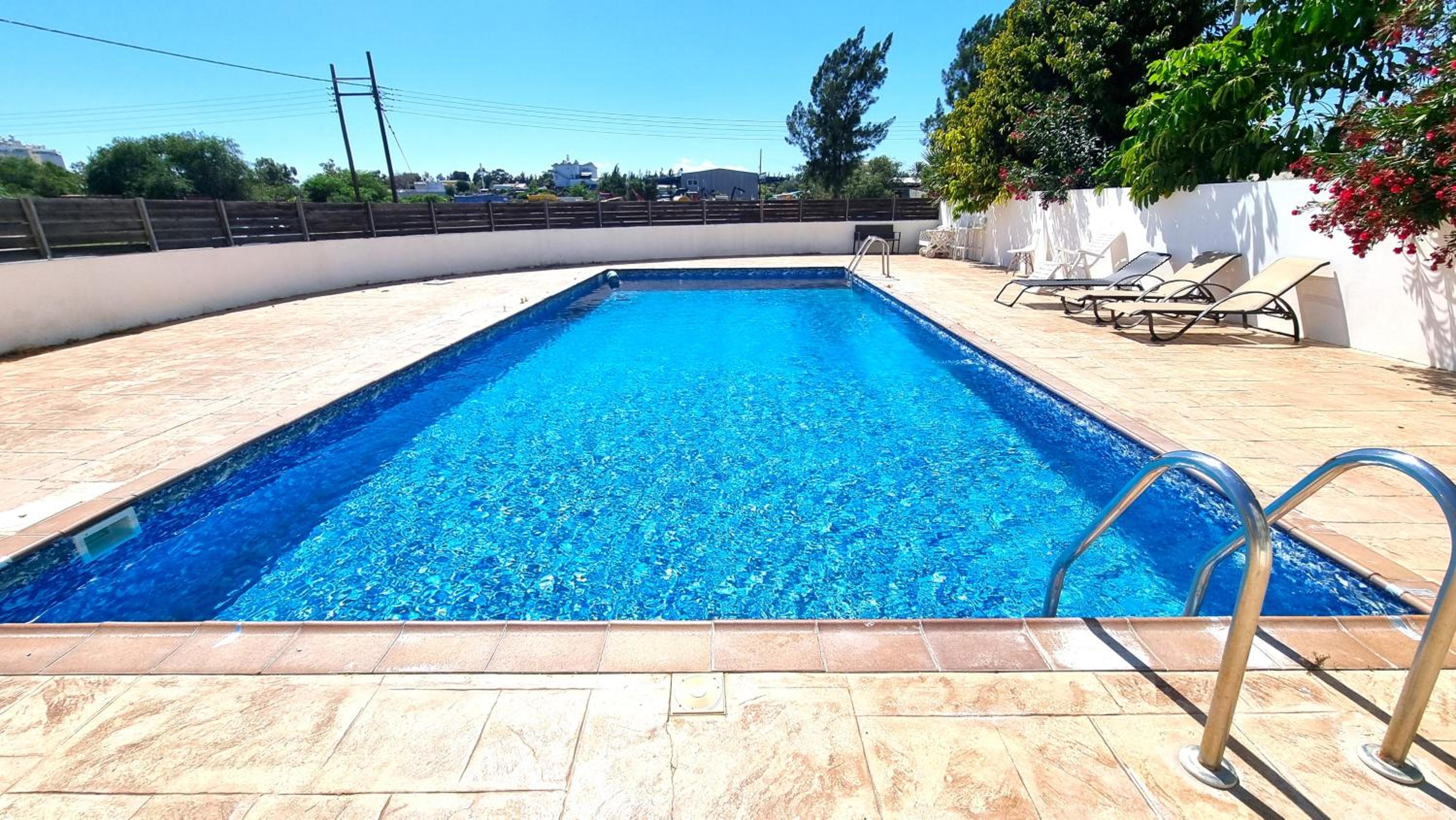 Beach Haven: 7-Minute walk to the beach + Pool