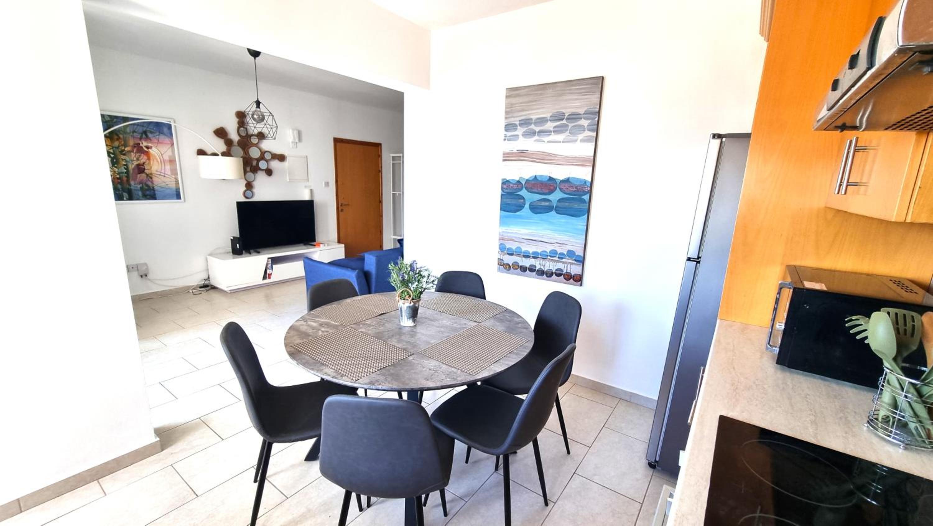Beach Haven: 7-Minute walk to the beach + Pool