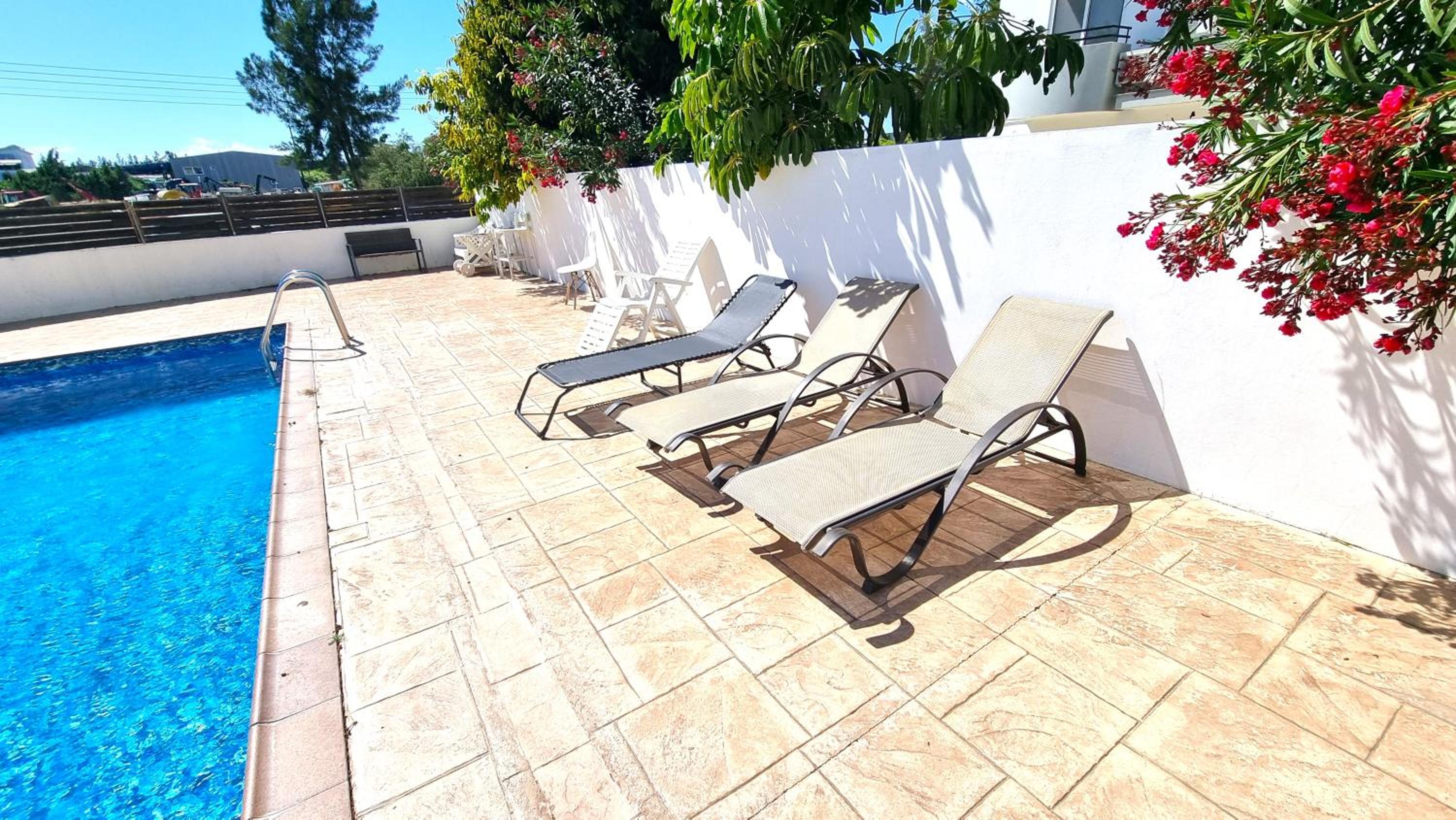 Beach Haven: 7-Minute walk to the beach + Pool