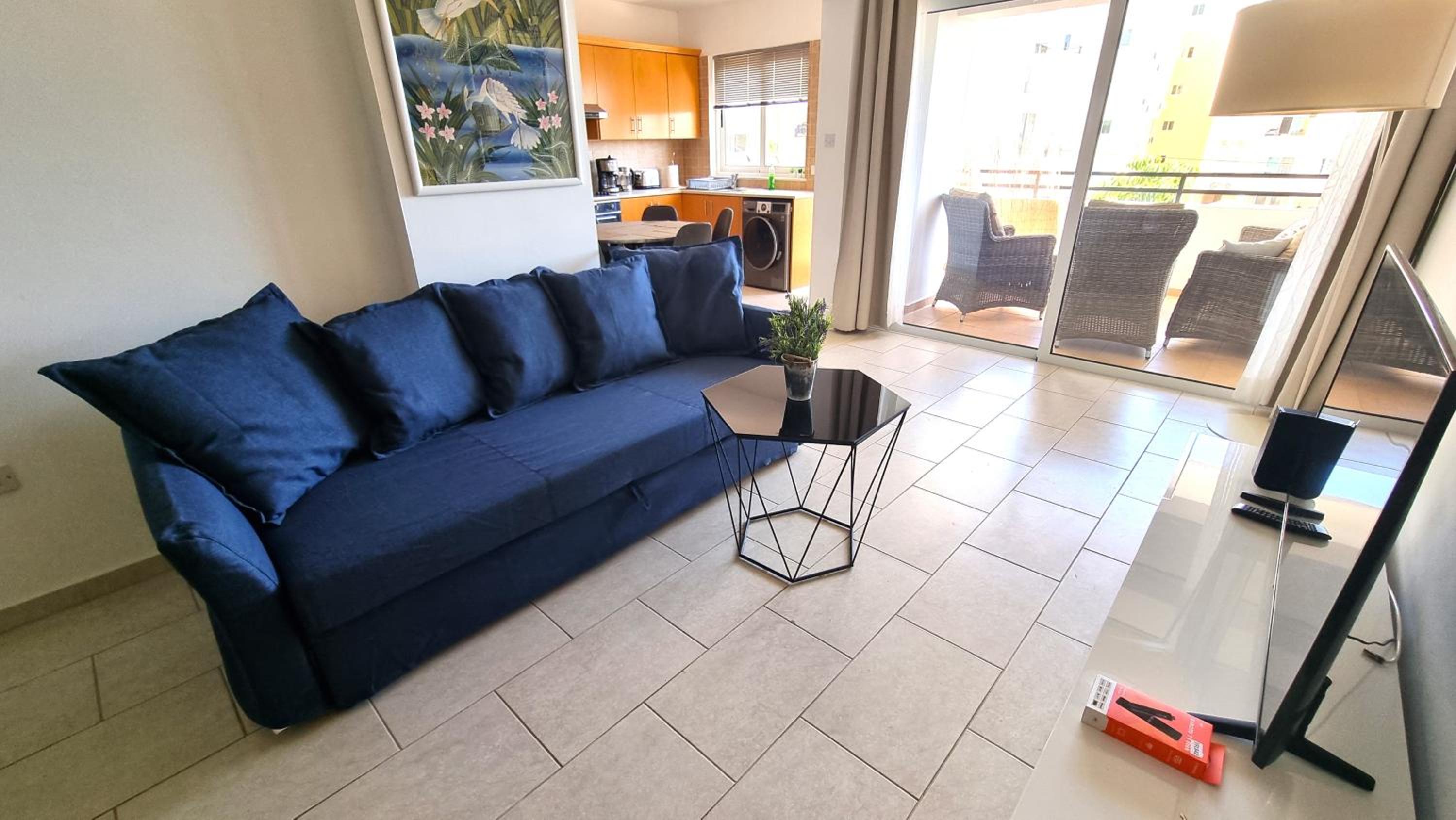 Beach Haven: 7-Minute walk to the beach + Pool