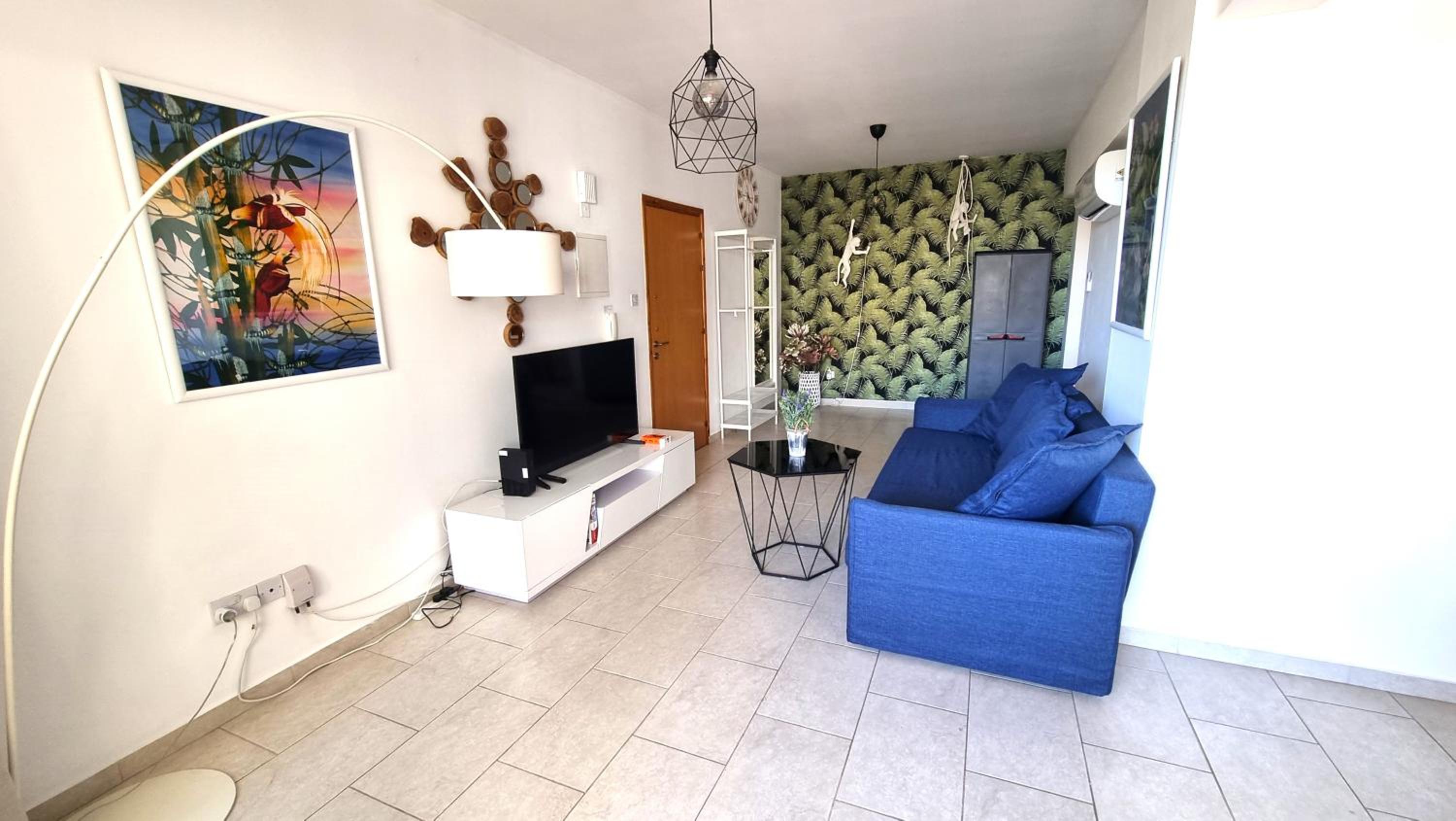 Beach Haven: 7-Minute walk to the beach + Pool