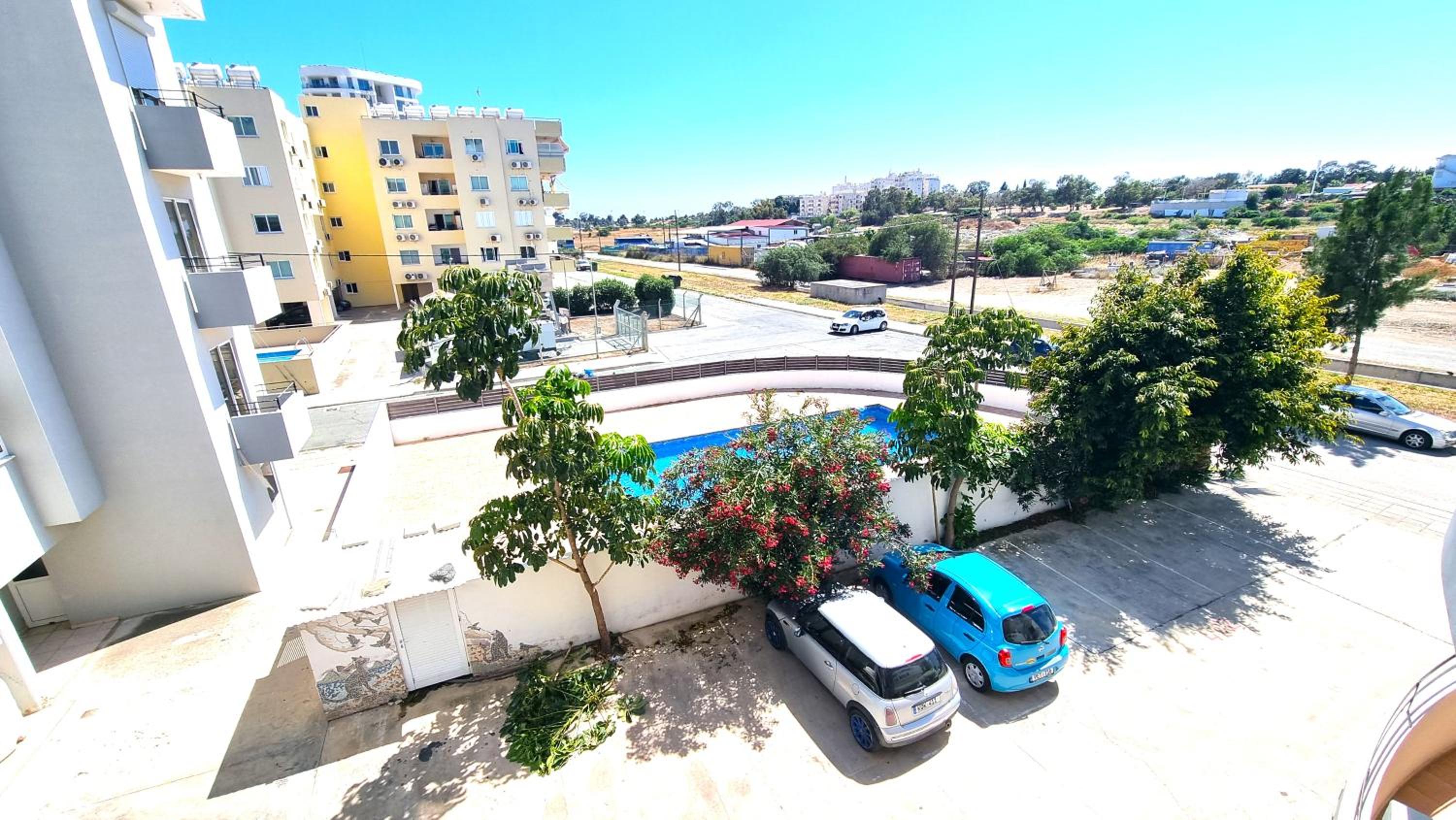 Beach Haven: 7-Minute walk to the beach + Pool