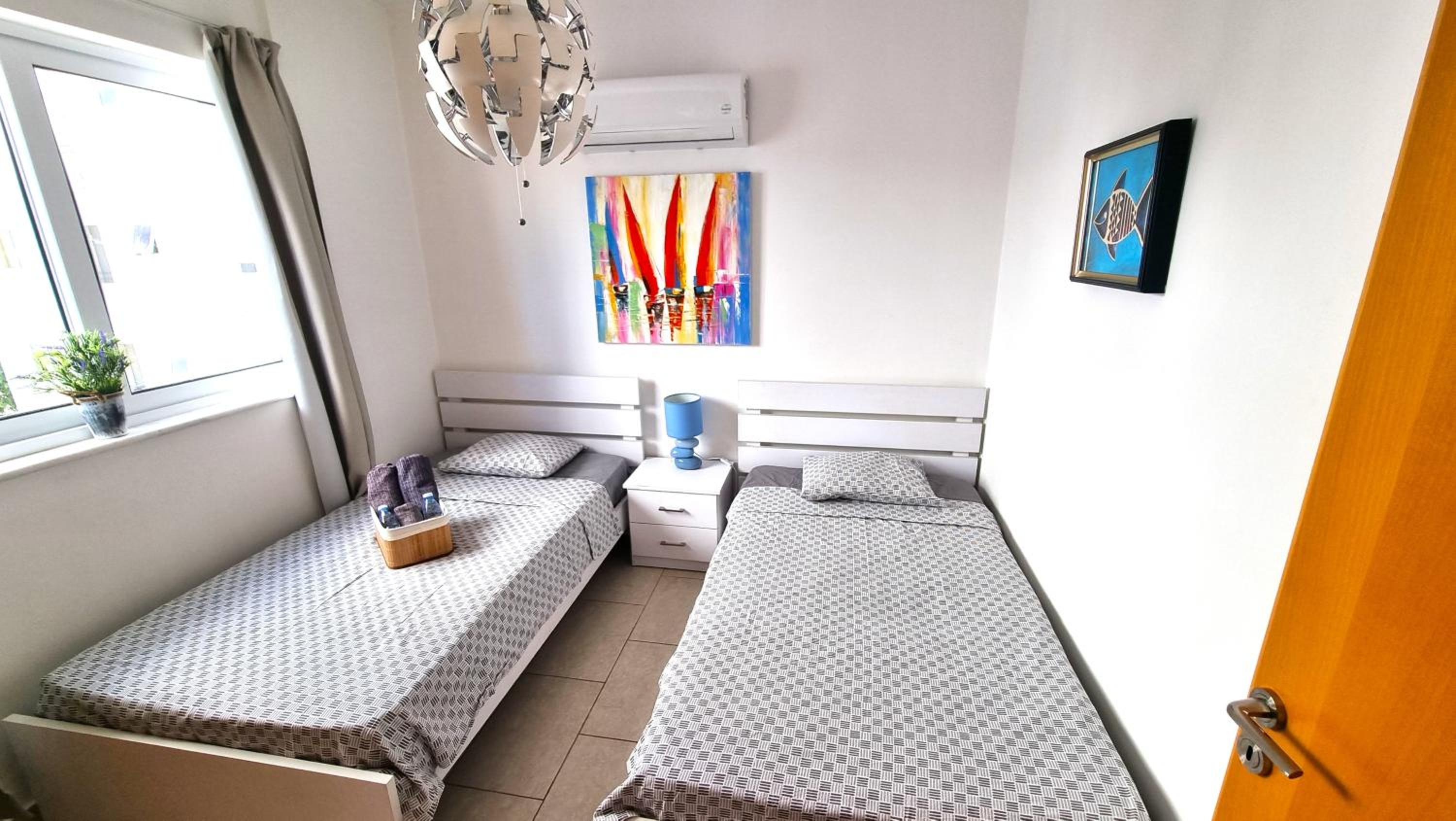 Beach Haven: 7-Minute walk to the beach + Pool