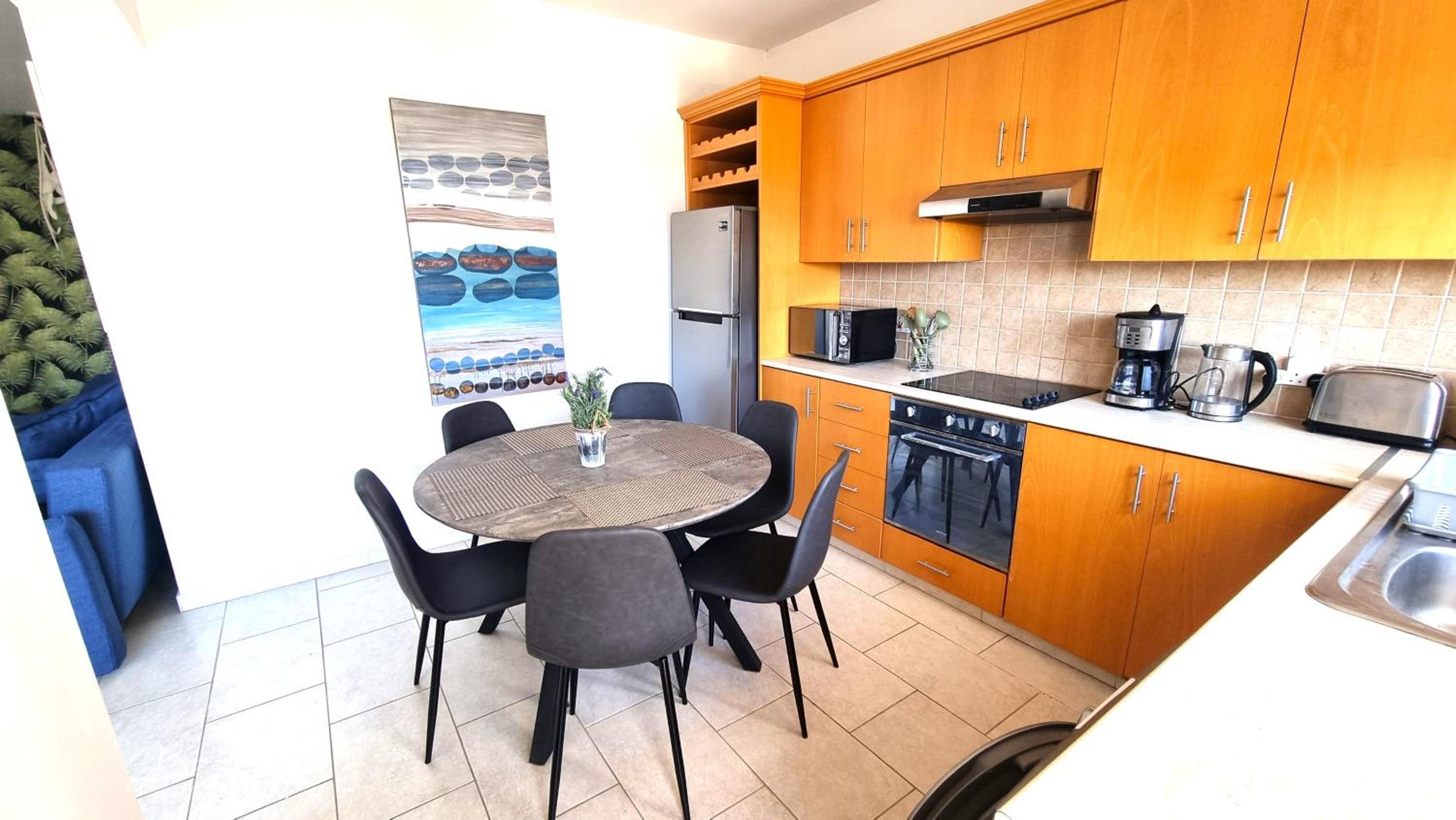 Beach Haven: 7-Minute walk to the beach + Pool