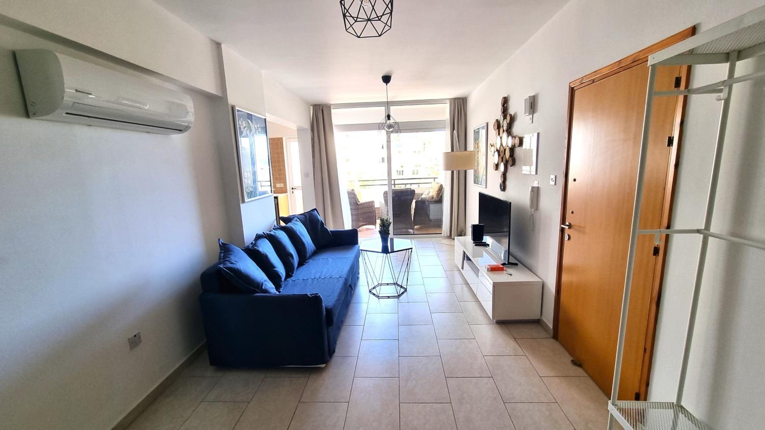 Beach Haven: 7-Minute walk to the beach + Pool