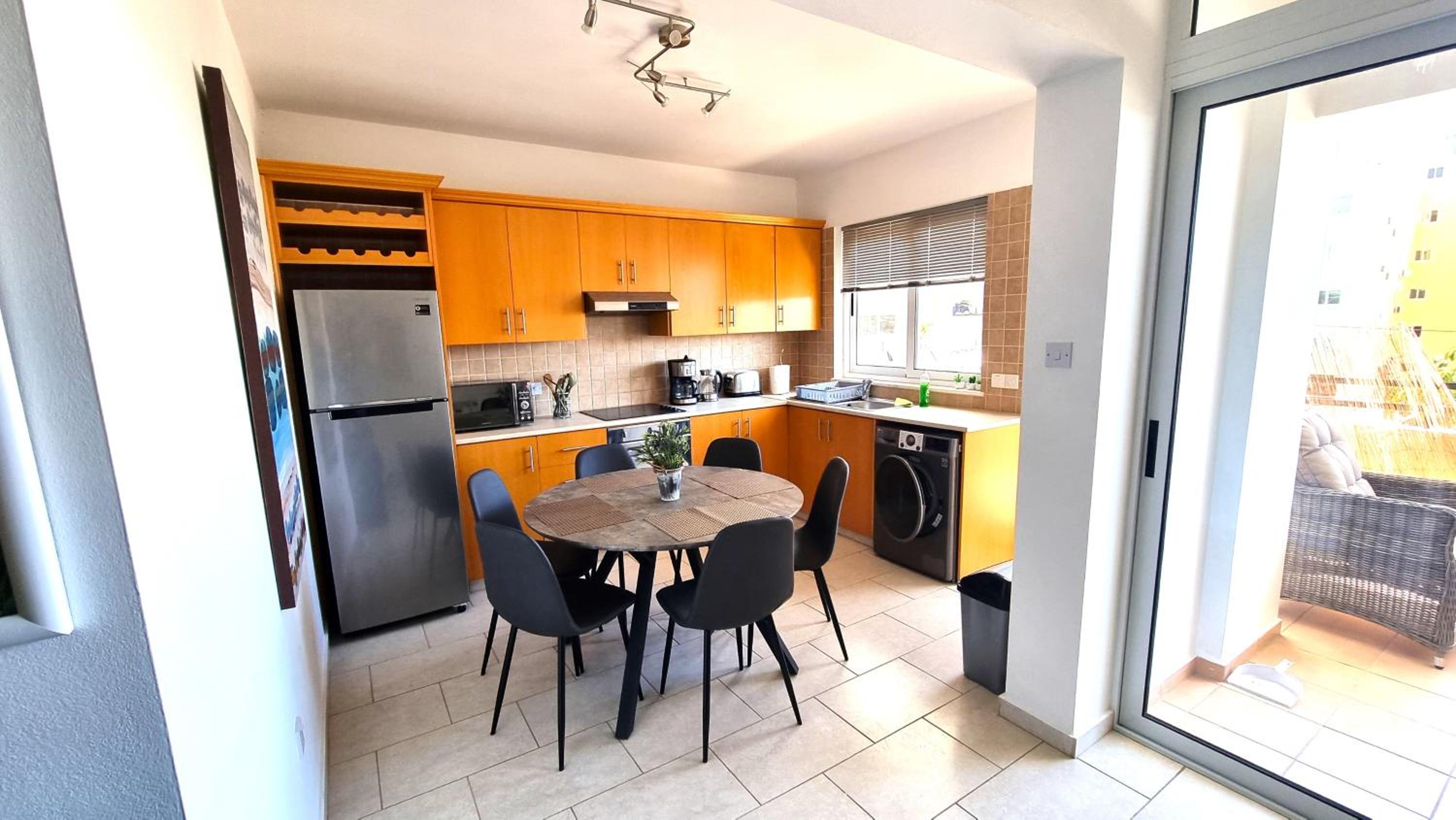 Beach Haven: 7-Minute walk to the beach + Pool