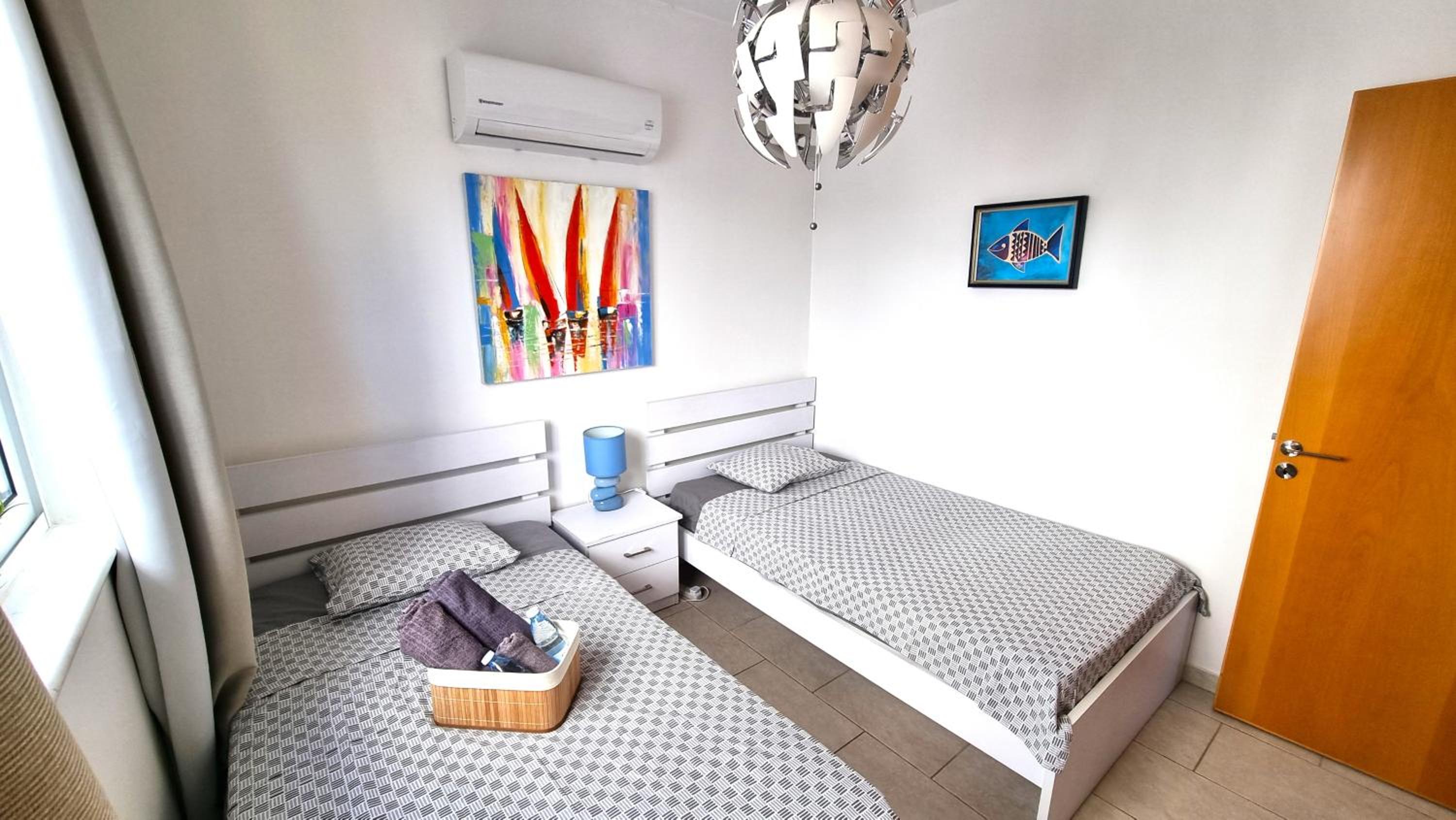 Beach Haven: 7-Minute walk to the beach + Pool