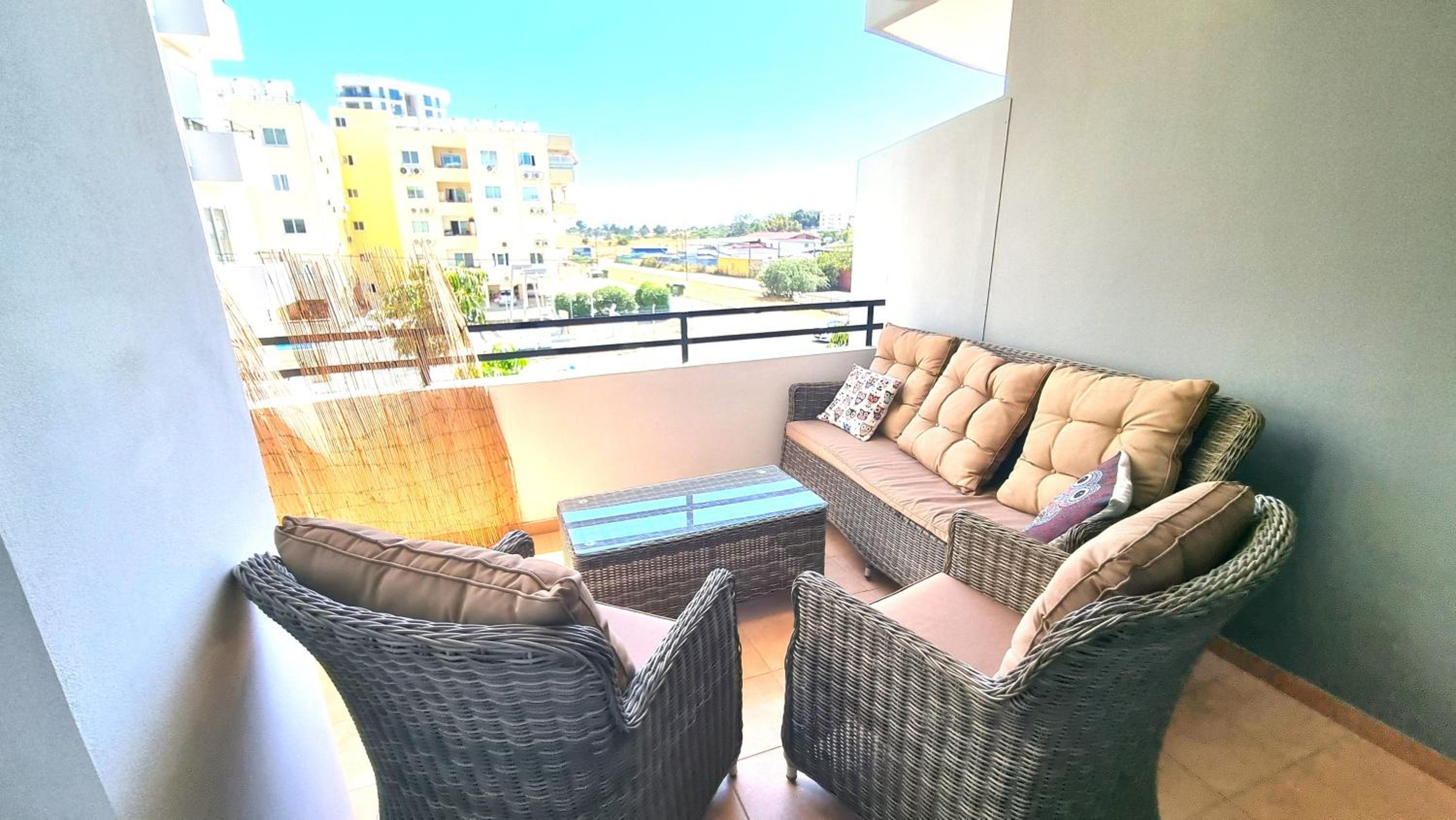 Beach Haven: 7-Minute walk to the beach + Pool