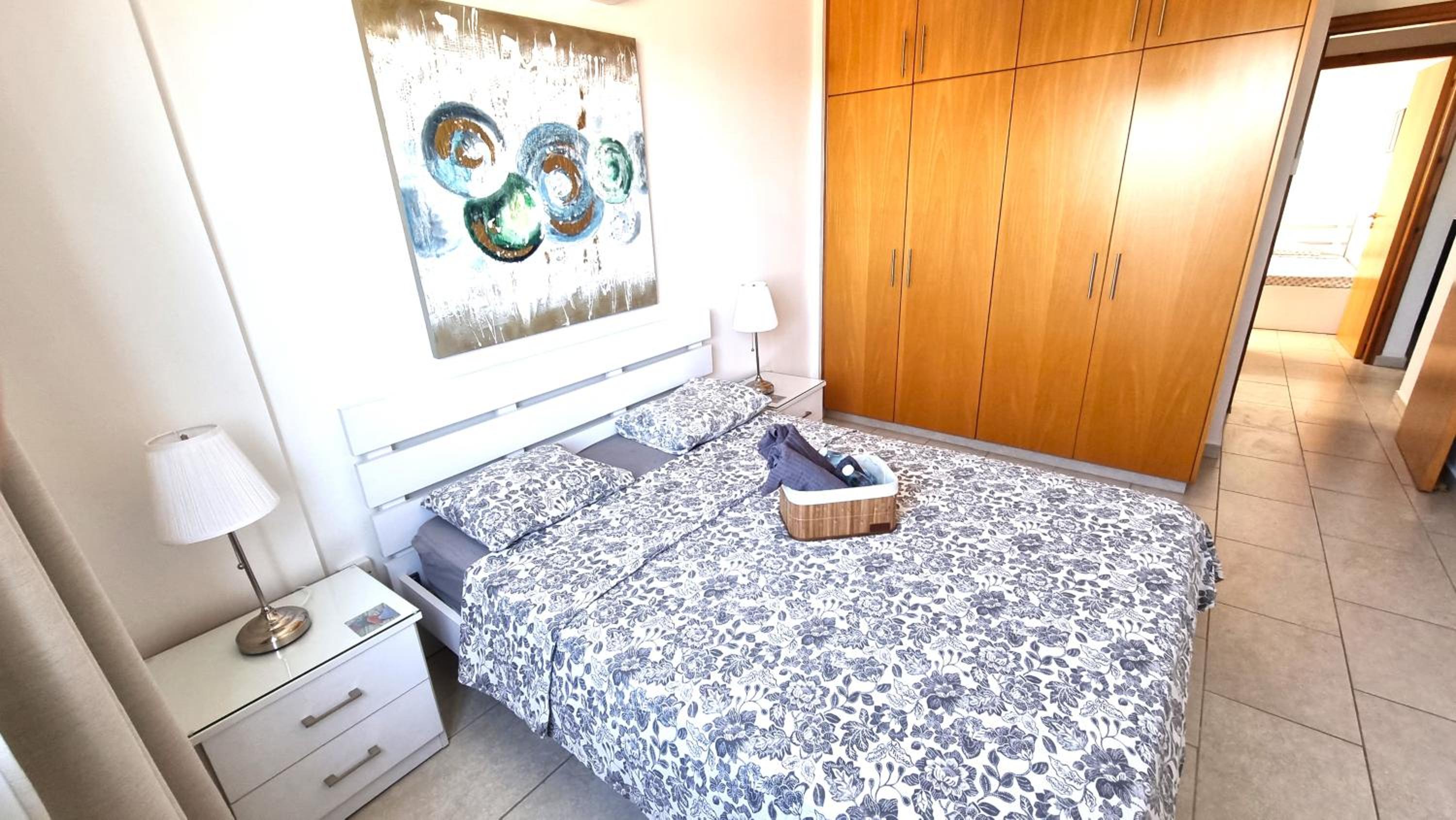 Beach Haven: 7-Minute walk to the beach + Pool