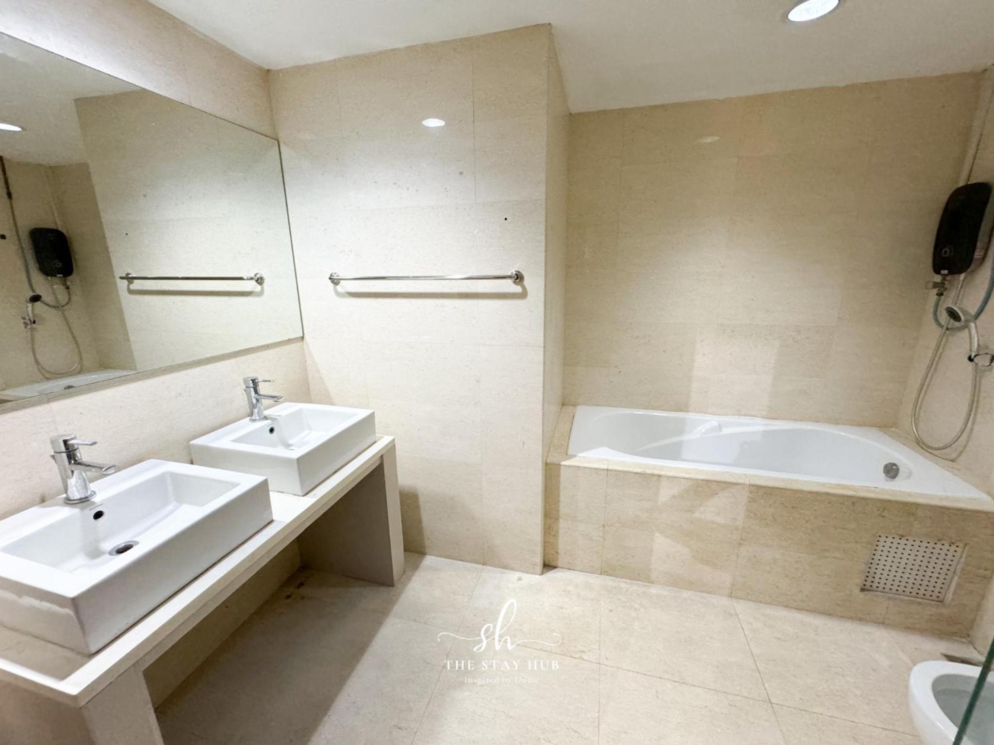 Regalia Residence The Sky Pool Suite