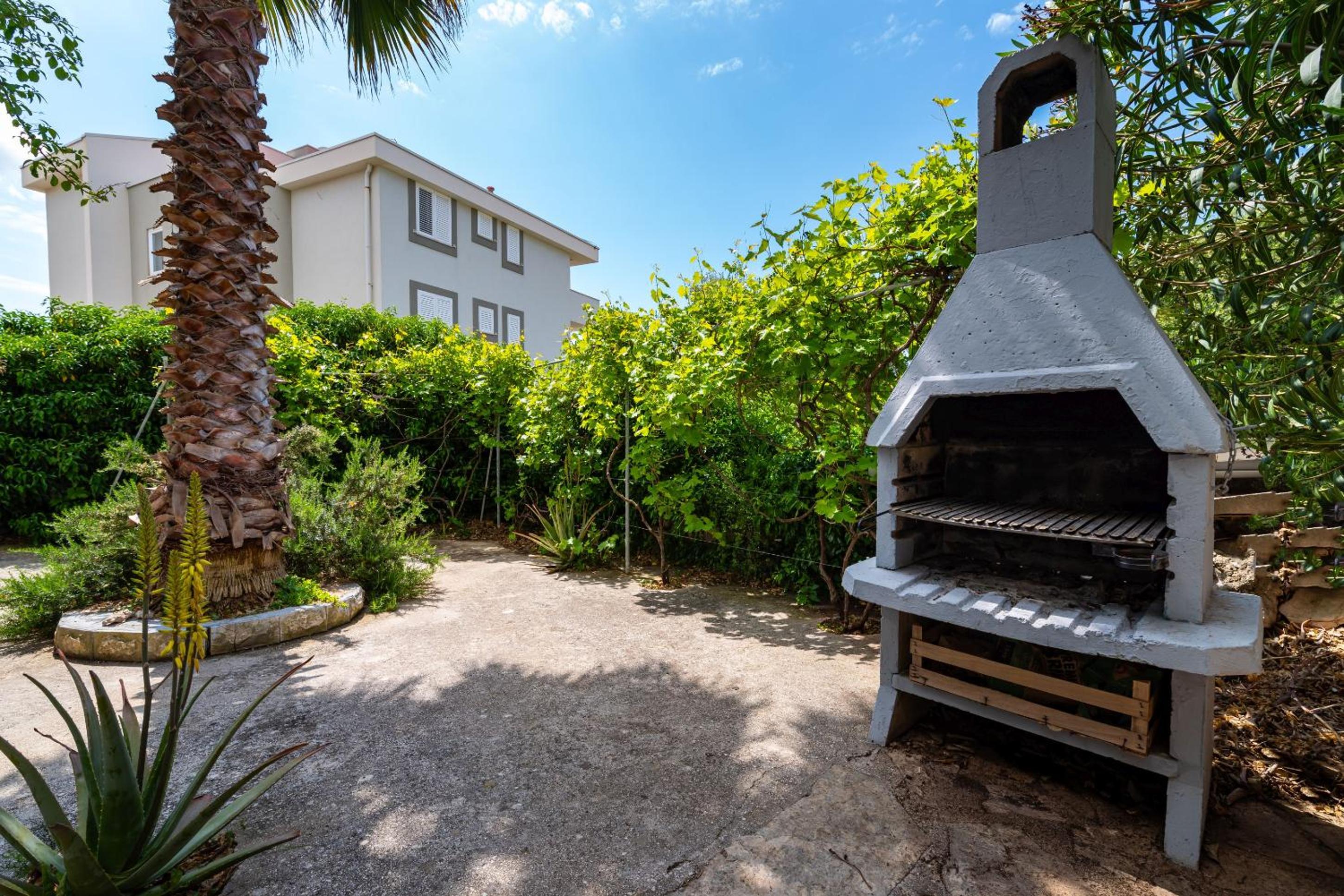 BBQ Holly Garden Novalja view 2