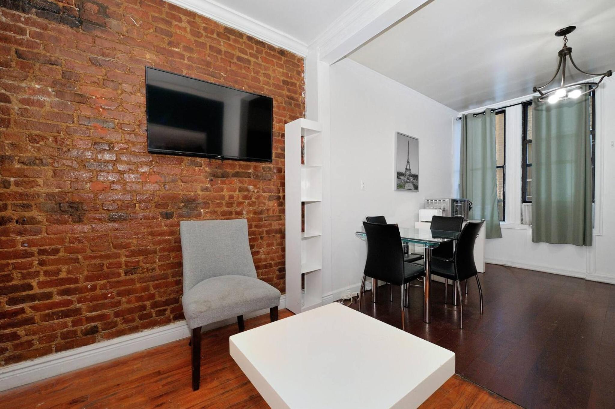 Near Time Square Cozy 2br In Nyc