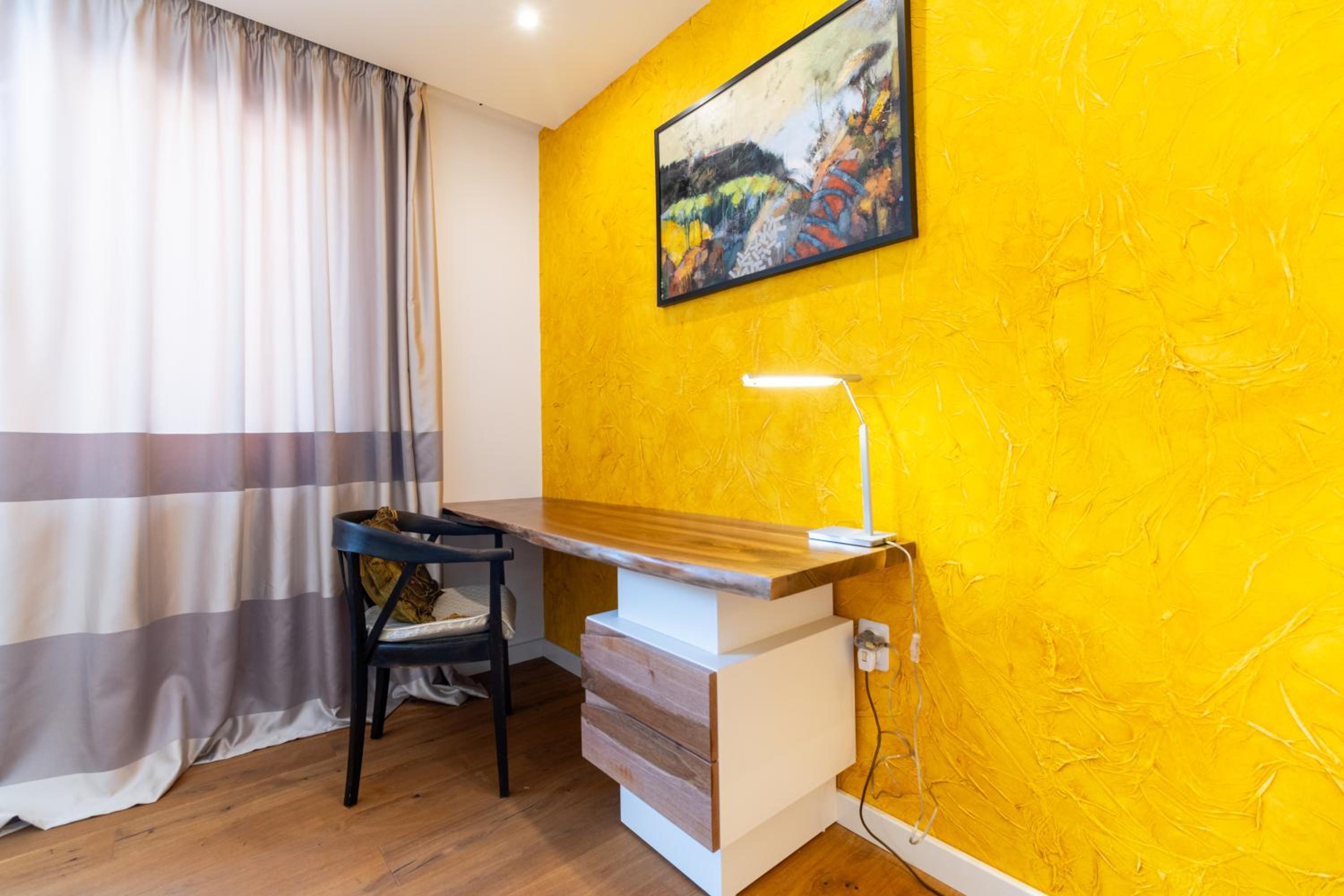 Central 1-bedroom Apartment
