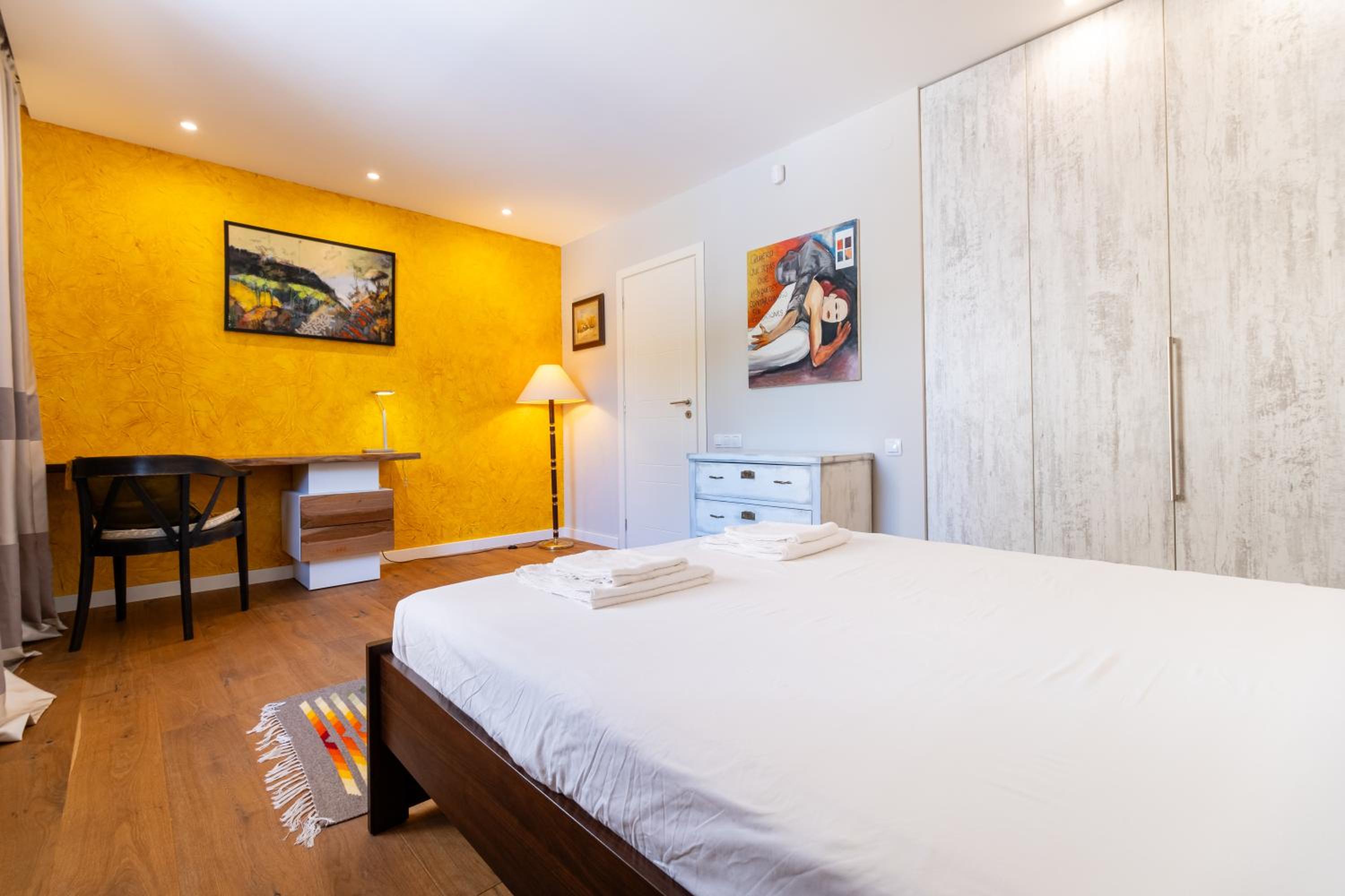 Central 1-bedroom Apartment
