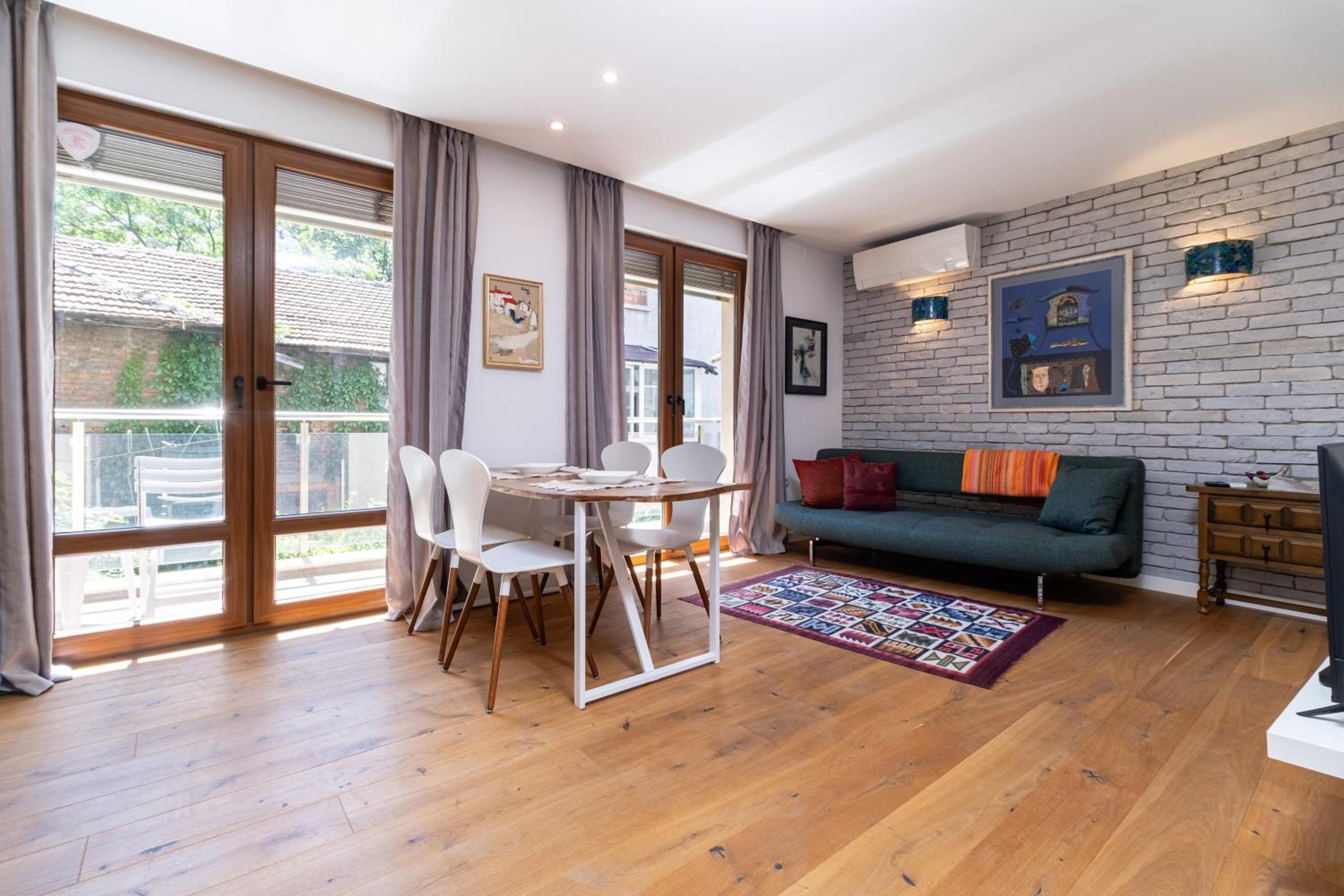 Central 1-bedroom Apartment