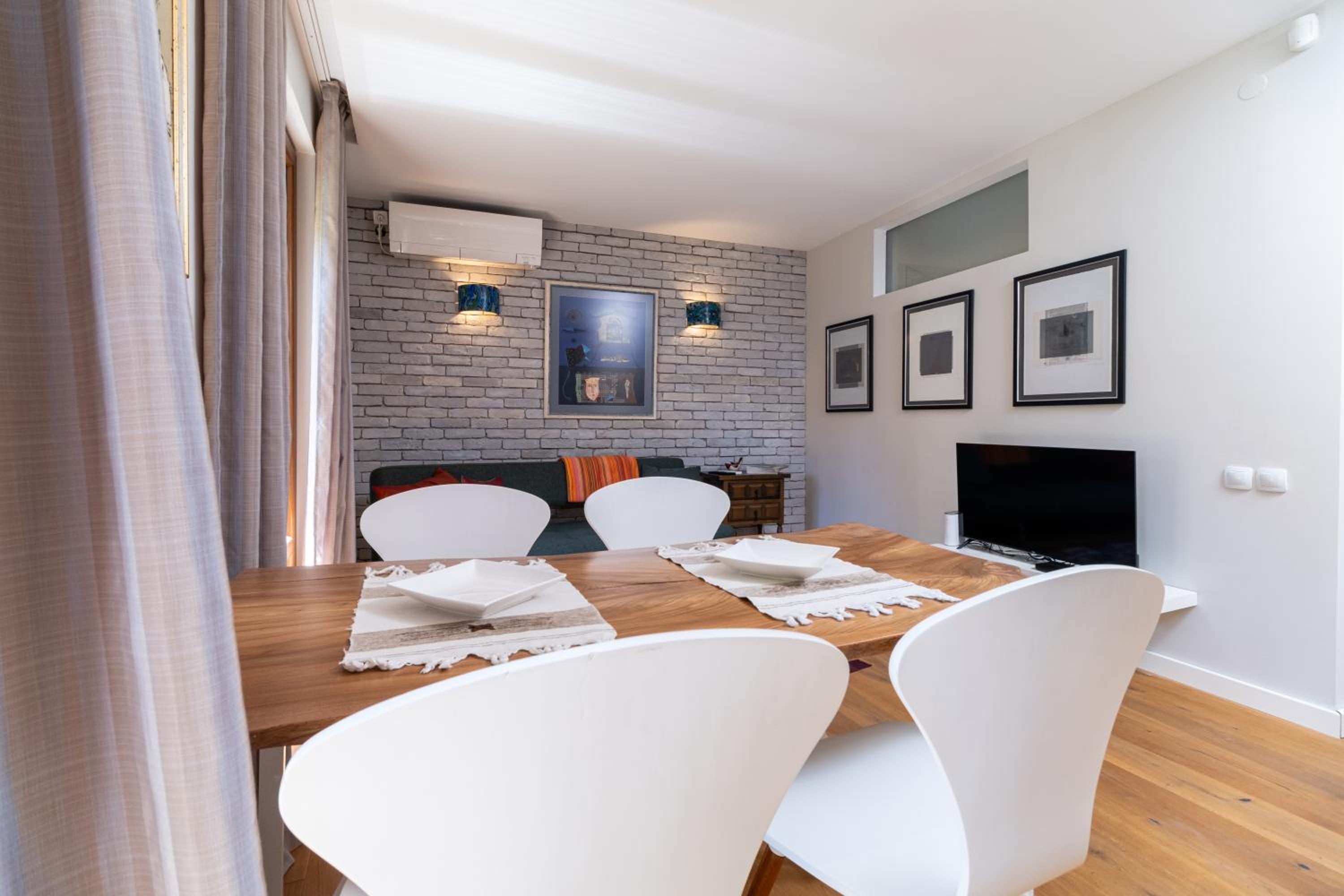 Central 1-bedroom Apartment
