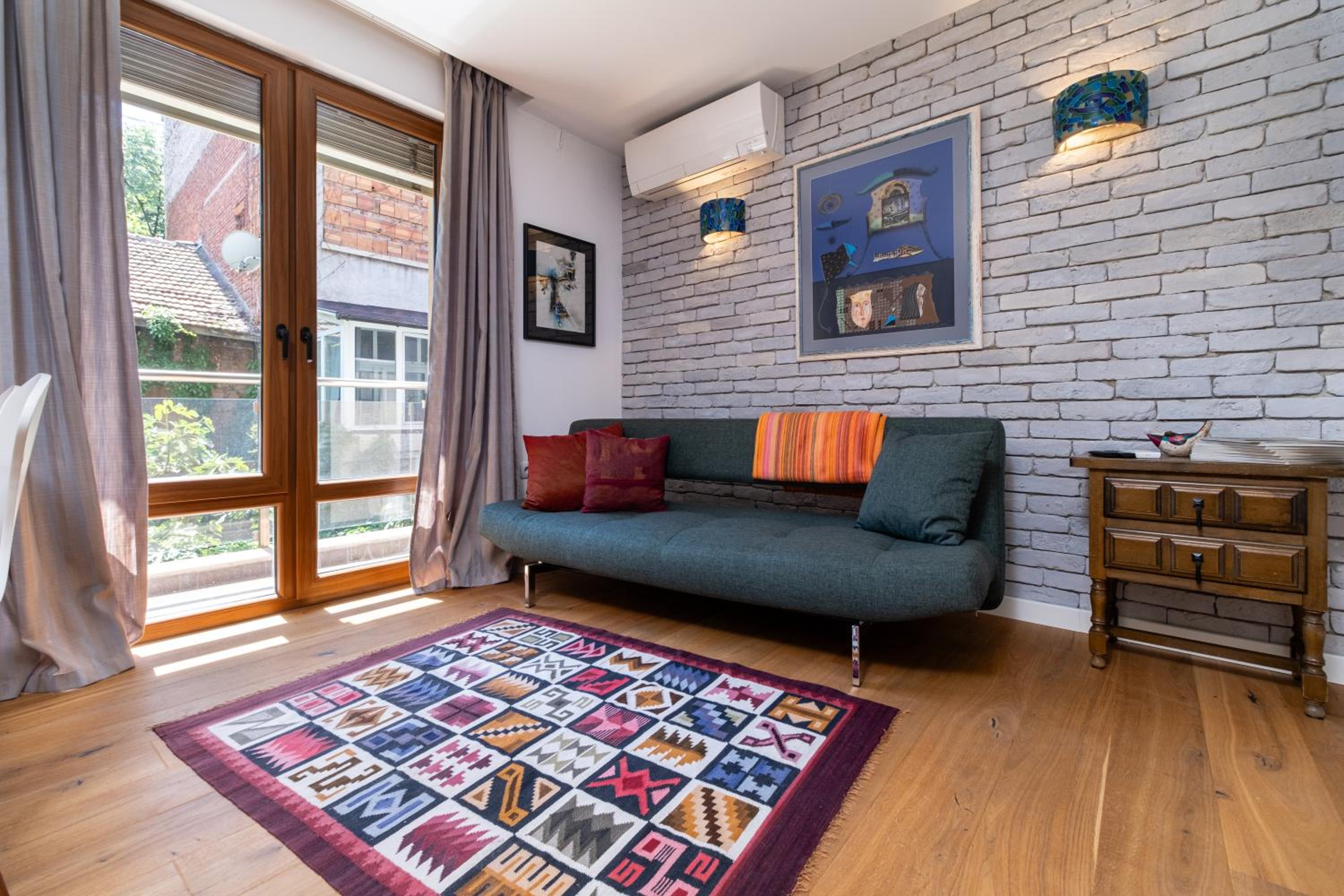 Central 1-bedroom Apartment