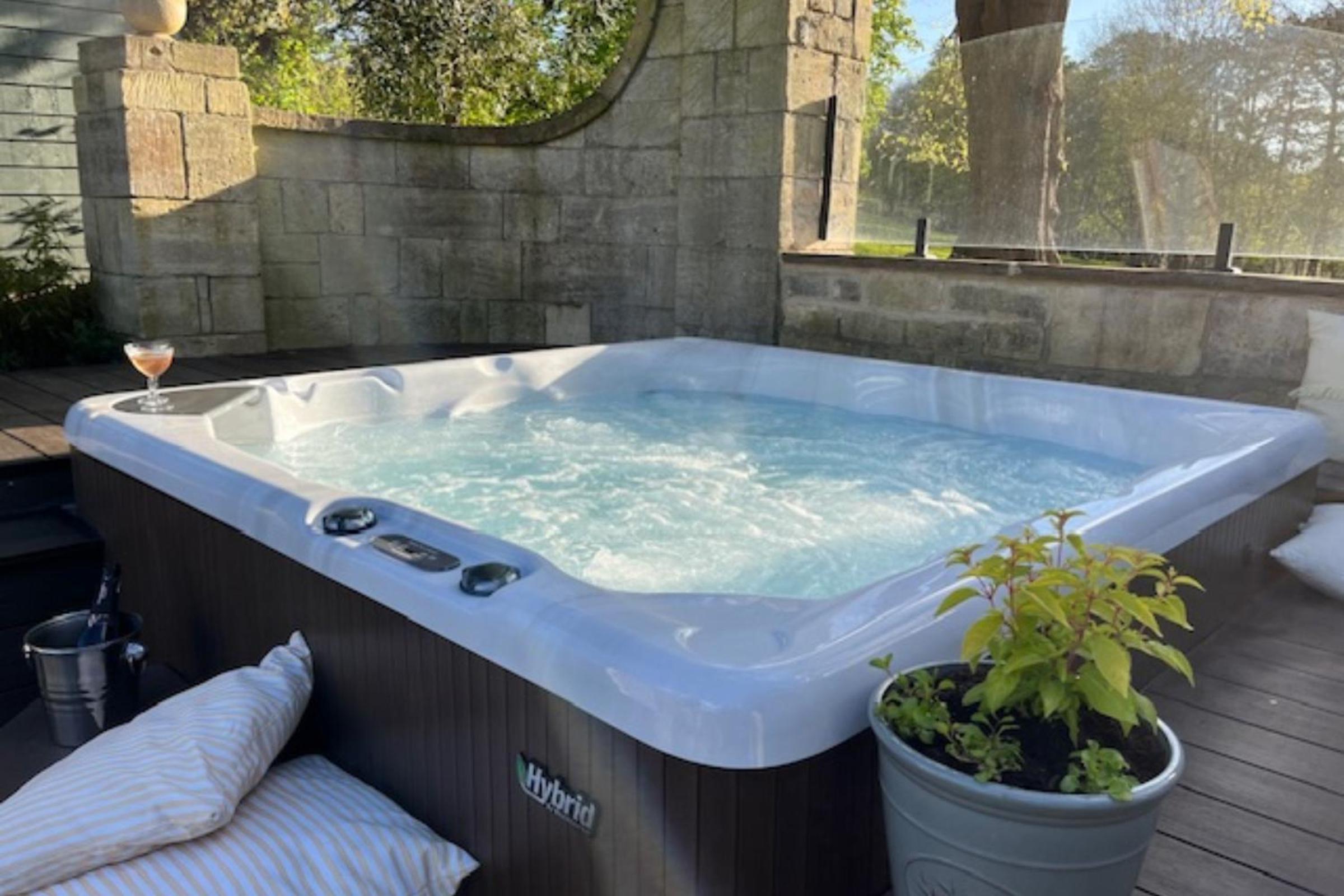 Stroud Vacations - Burleigh Court Hotel - Property Image 19