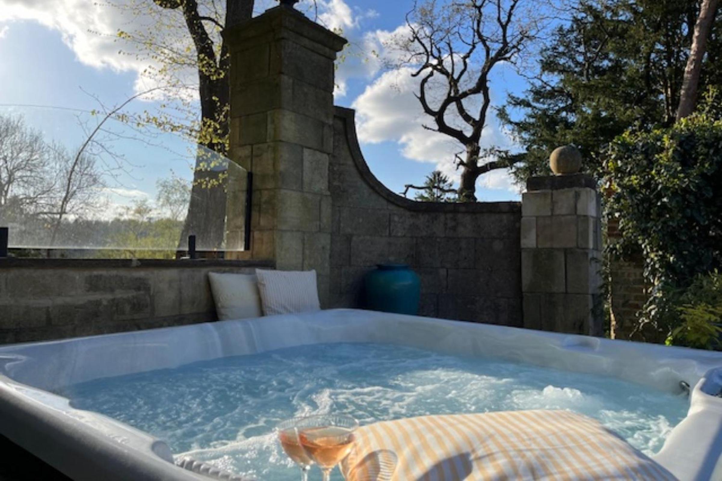 Stroud Vacations - Burleigh Court Hotel - Property Image 10