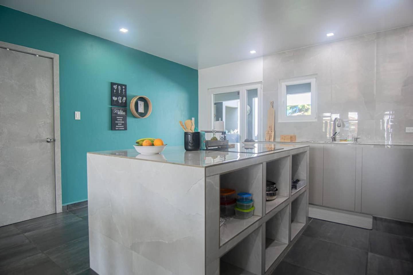 Casa Lima Wjacuzzi 5mins To Eagle Beach