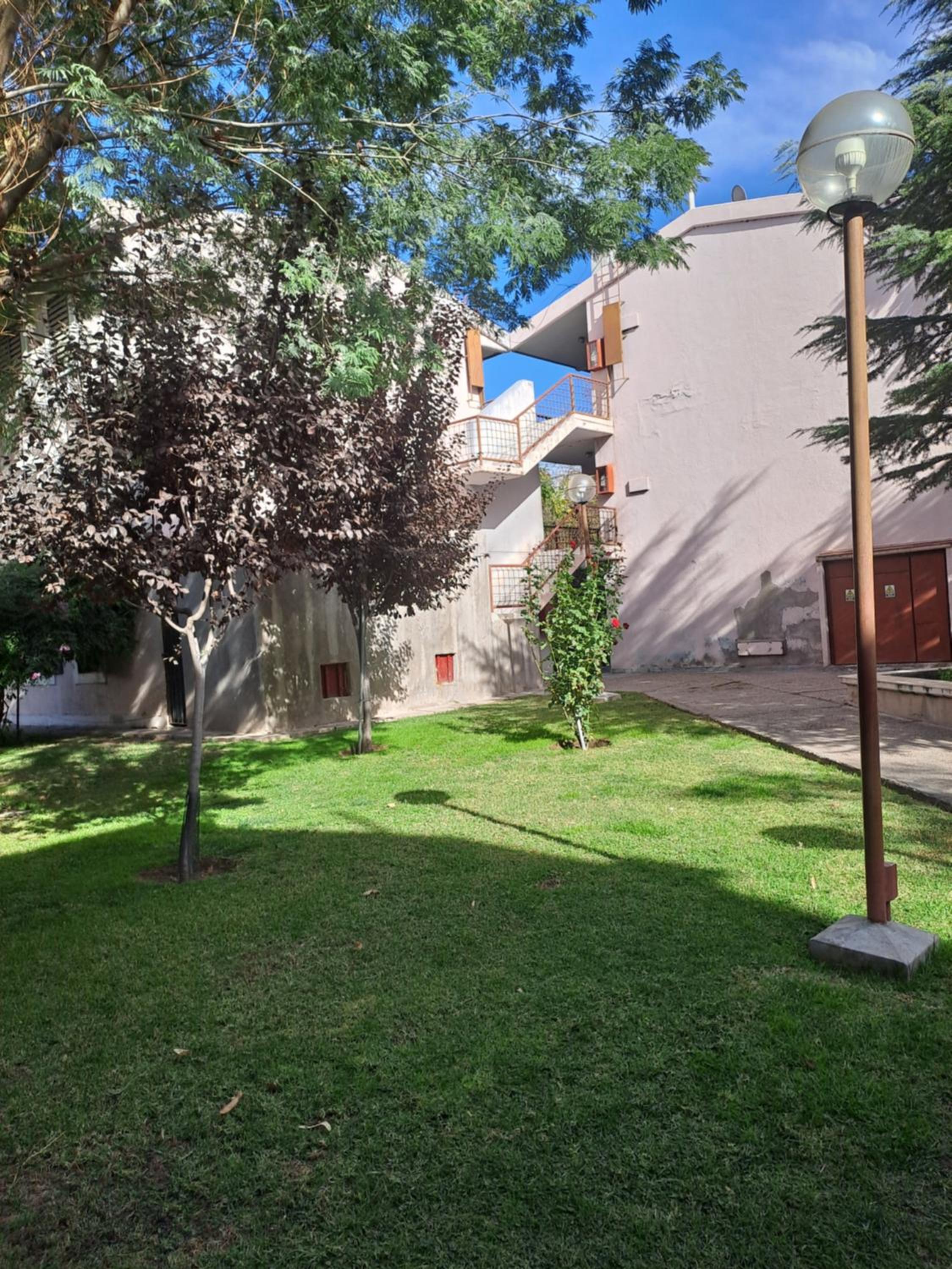 Departamento en la Ciudad de Mendoza Frente al Parque Central con Terraza y Vistas