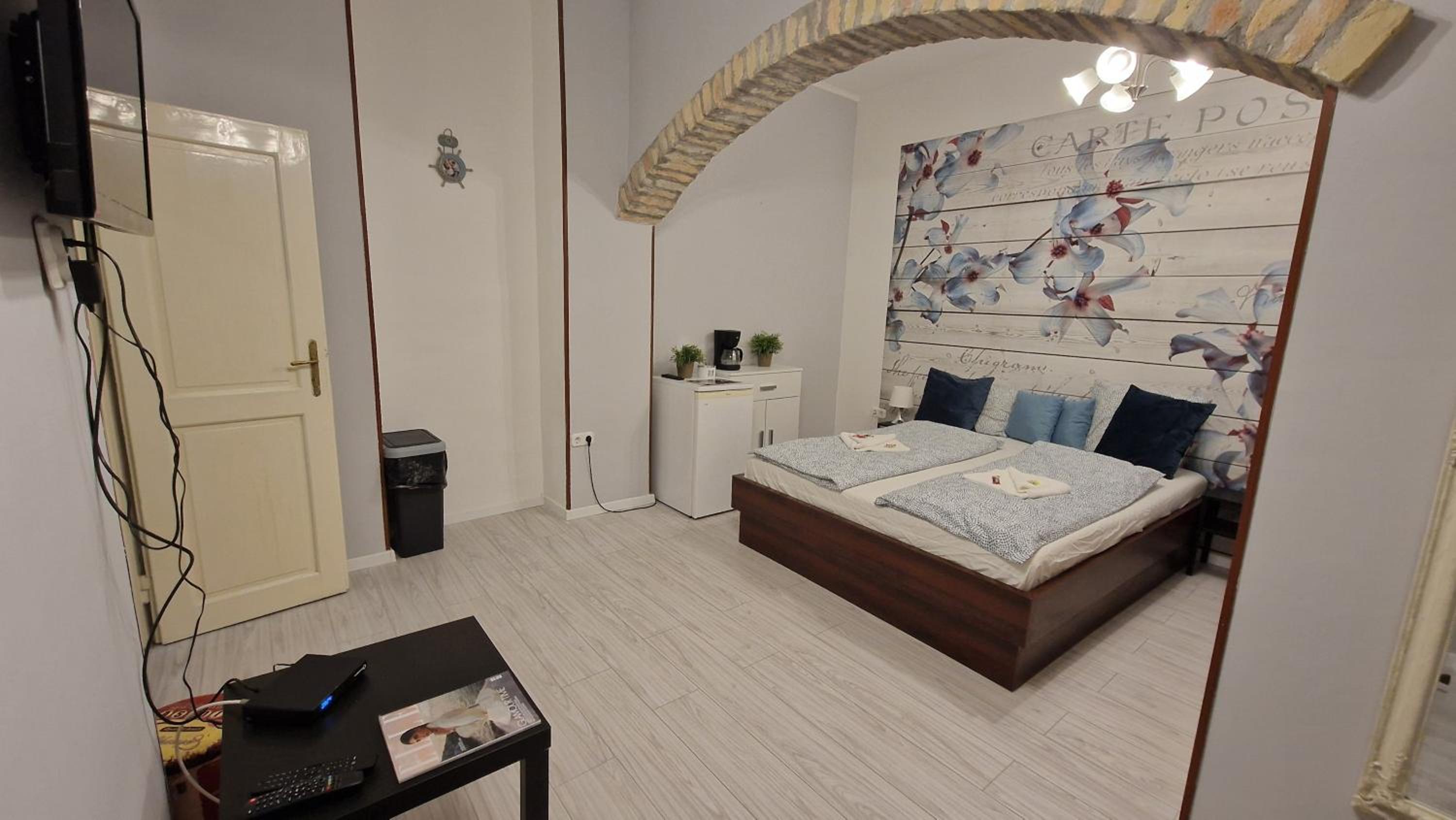 Spring Roses Downtown Boutique Apartment ON THE FAMOUS VÁCI FASHION STREET FREE COFFEE, TEE view 2