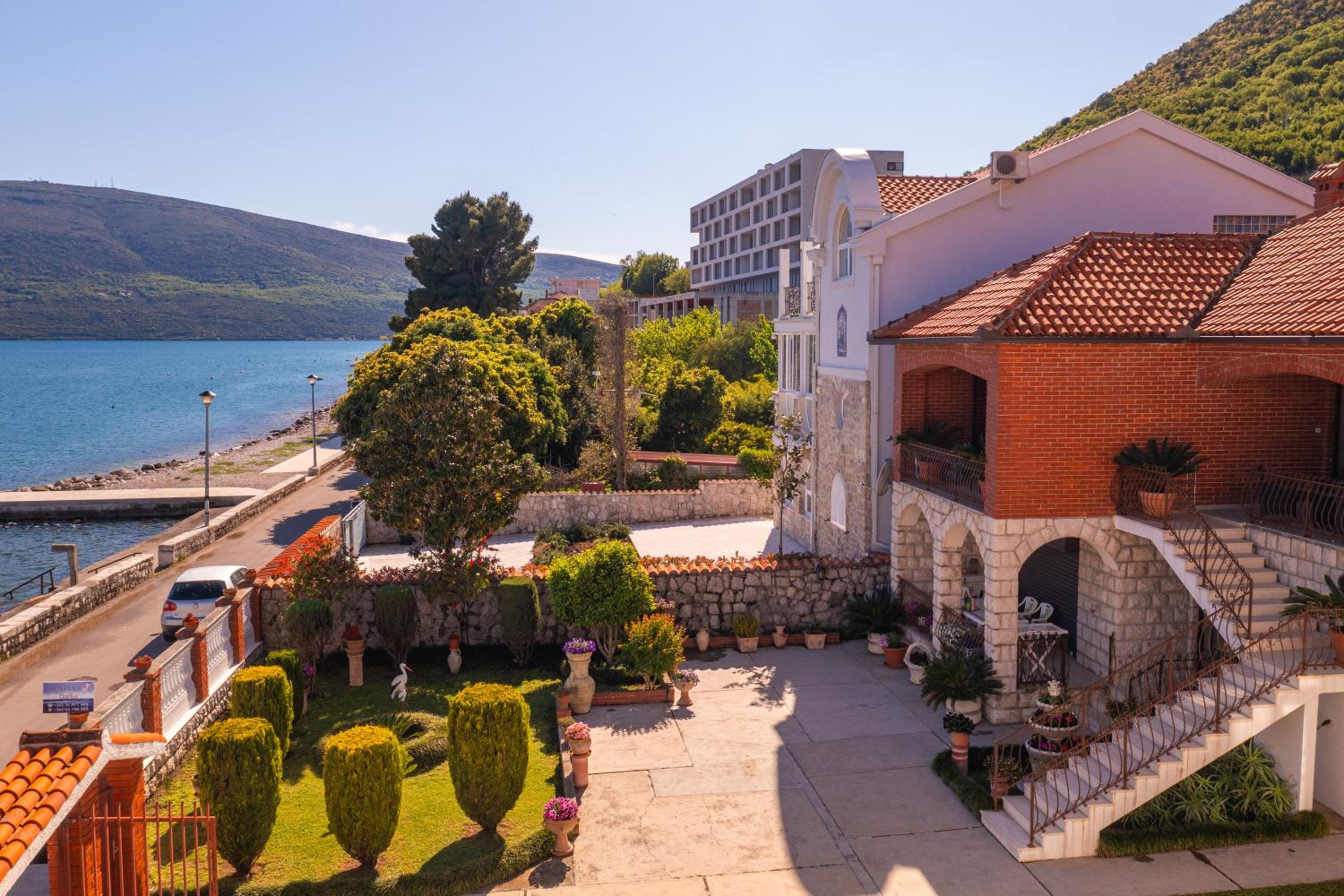 Seafront Haven Darka - Happy Rentals view 2