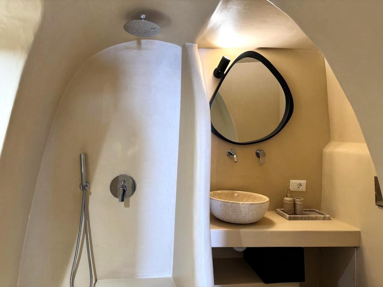 OIA UNIQUE HOMES by K&K