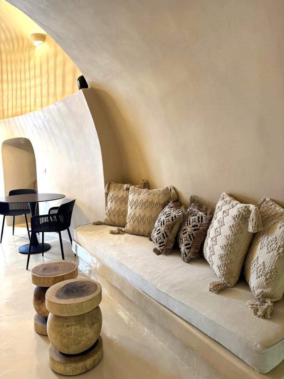 OIA UNIQUE HOMES by K&K