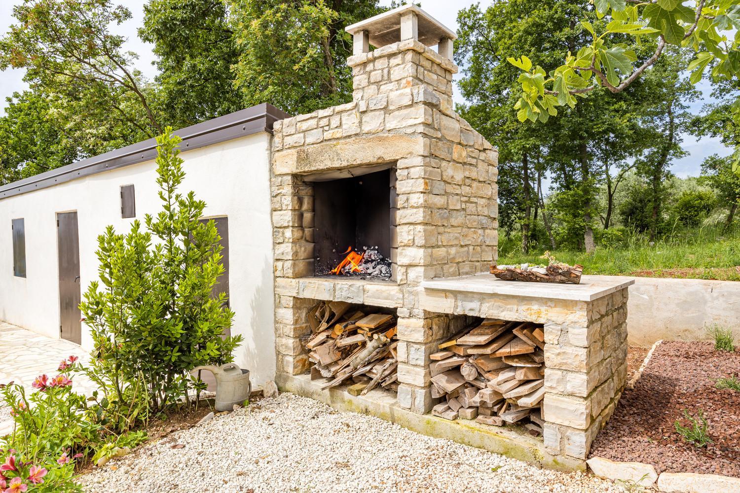 Casa Mirna for 7 people near Pula with sea view & only 2 km from the sea view 3