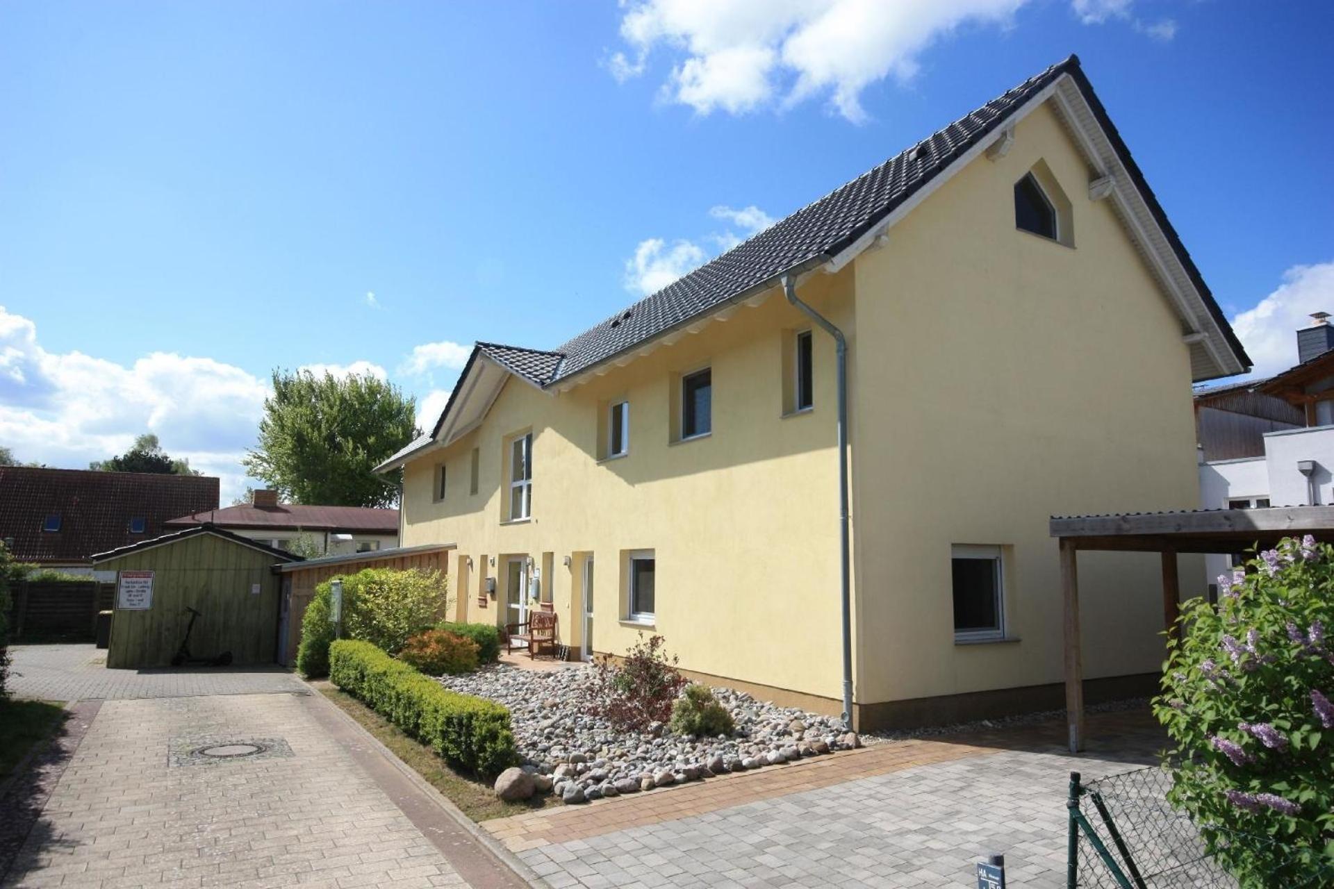 Ferienwohnung in Koserow mit Terrasse, Grill und Garten