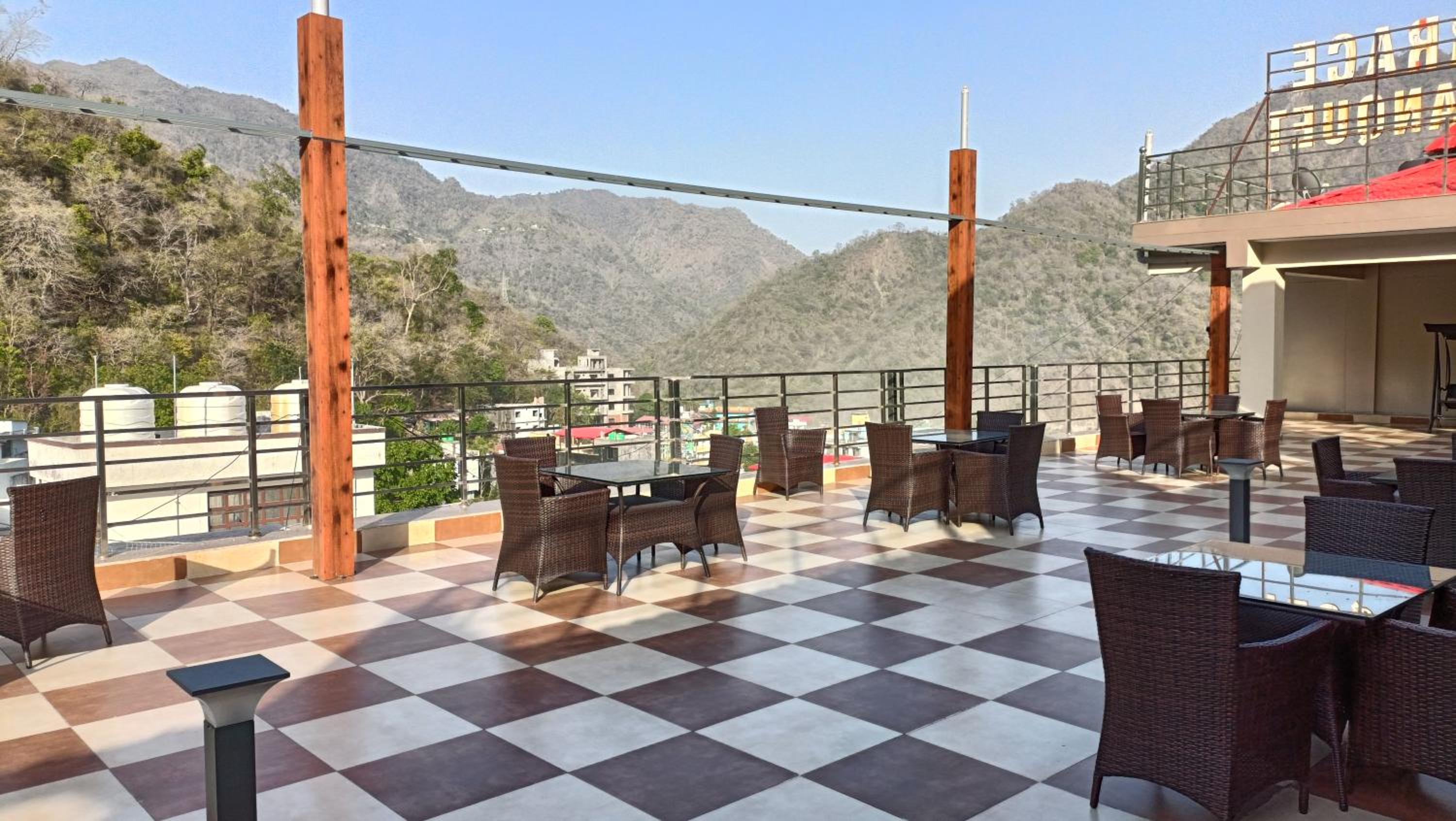 Heaven Vibes Stays Luxury 1Bhk Apartment Tapovan view 4