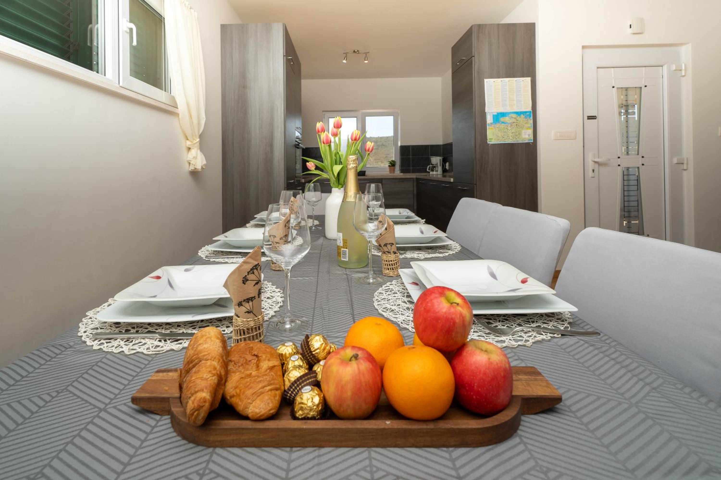 Villa Aria - peaceful olive grove & swimming pool