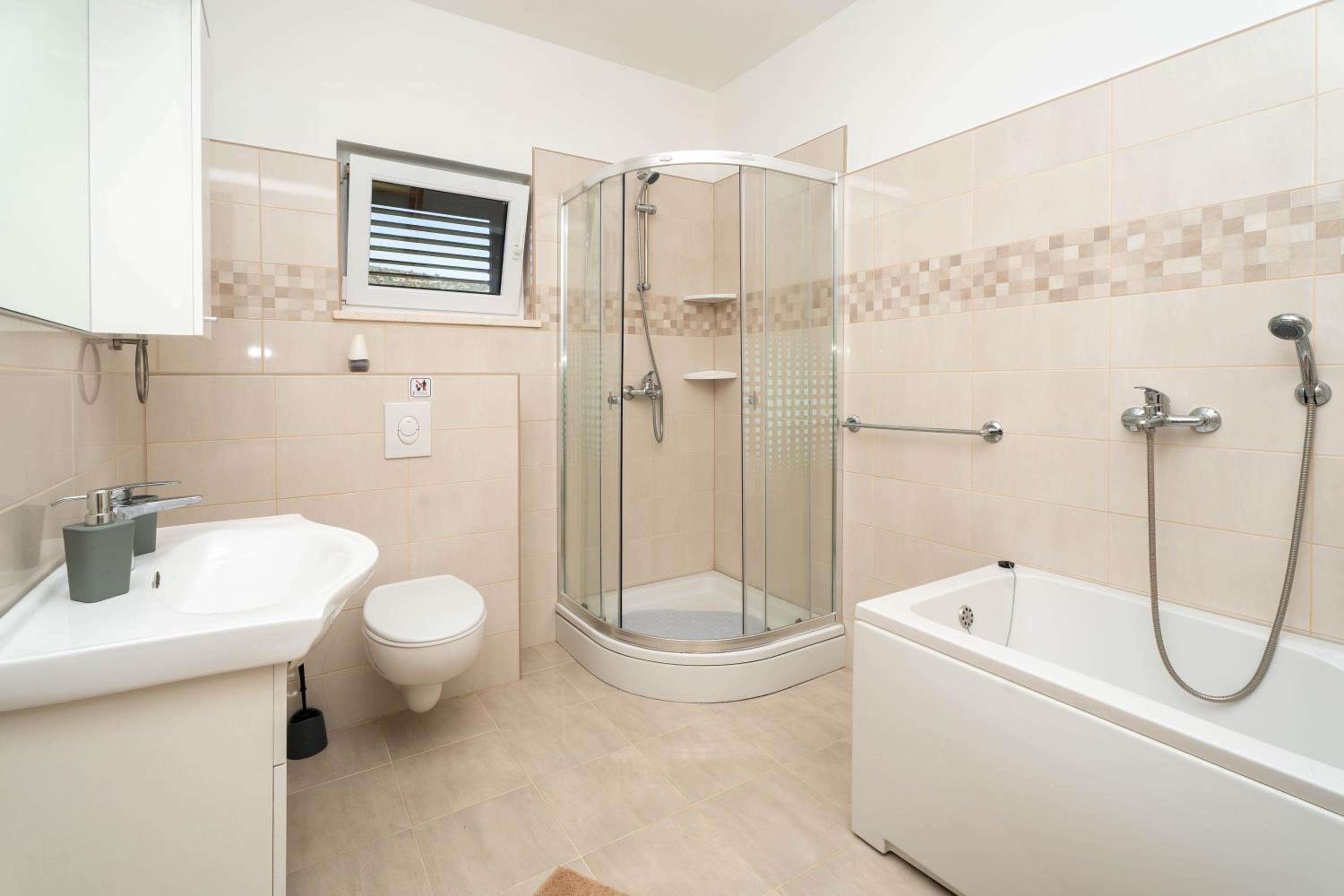 Villa Aria - peaceful olive grove & swimming pool