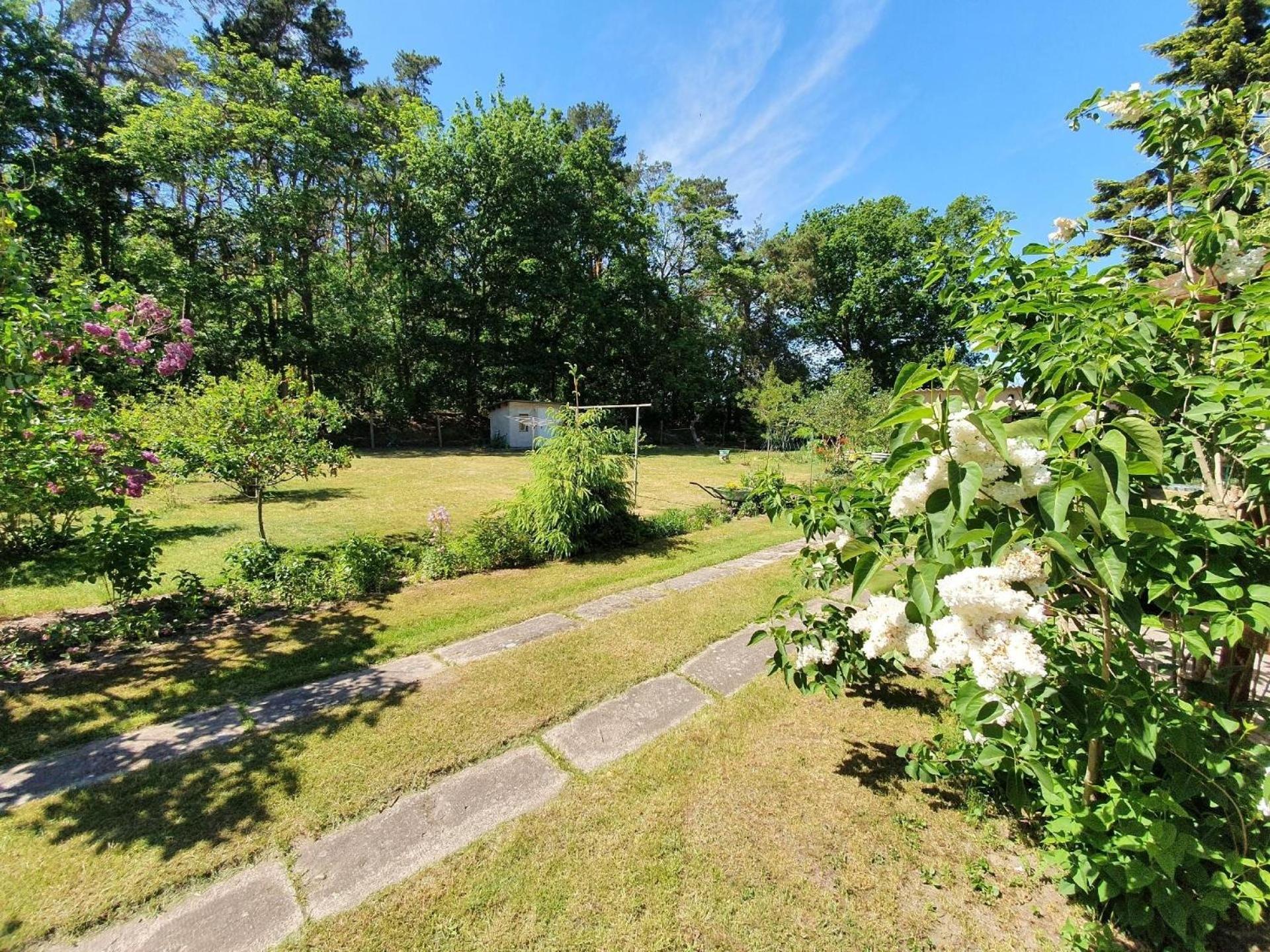 Geräumiges und liebevoll eingerichtetes Ferienhaus für bis zu zehn Personen mit Terrasse und Grill im Garten