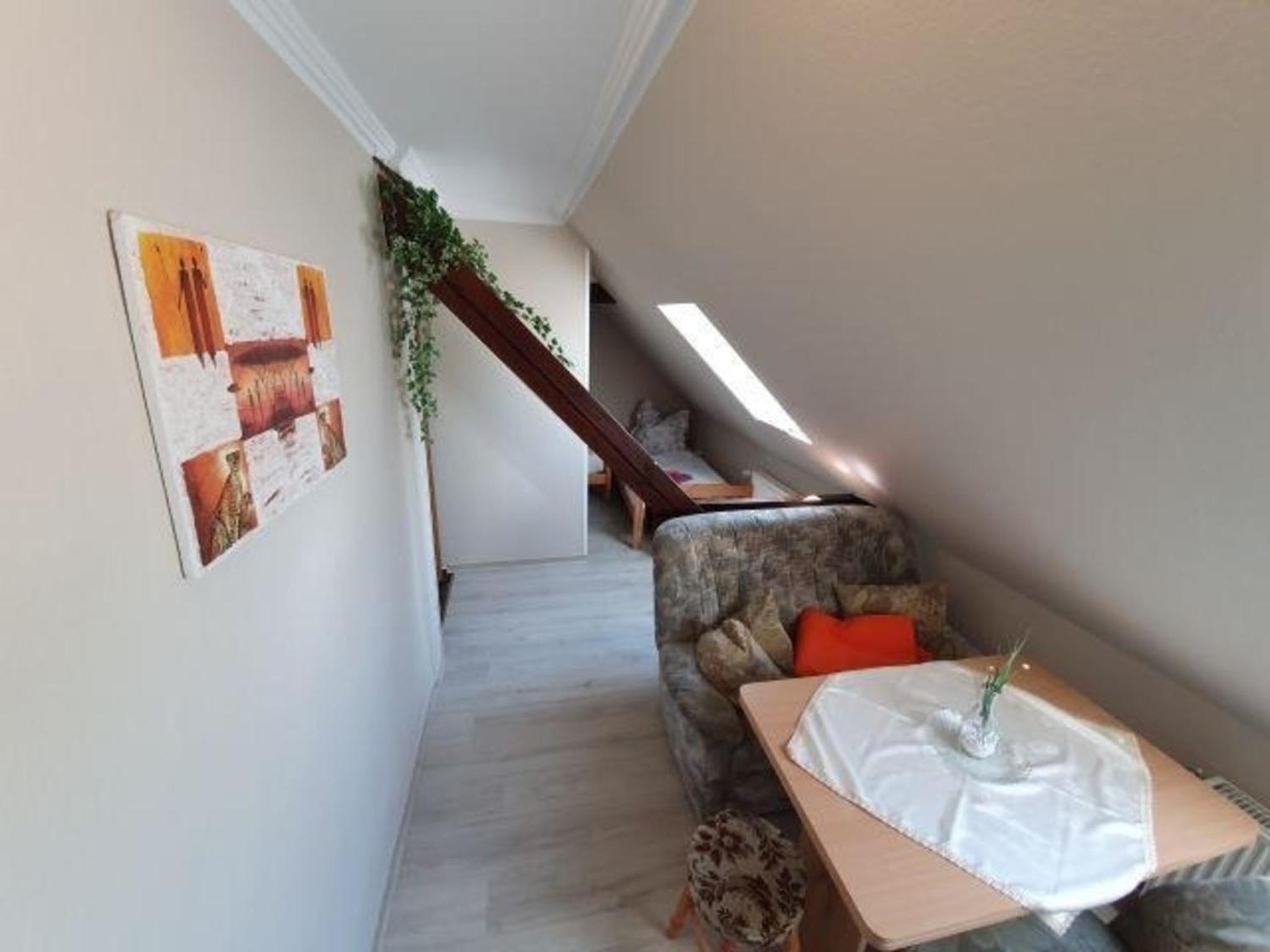 Geräumiges und liebevoll eingerichtetes Ferienhaus für bis zu zehn Personen mit Terrasse und Grill im Garten