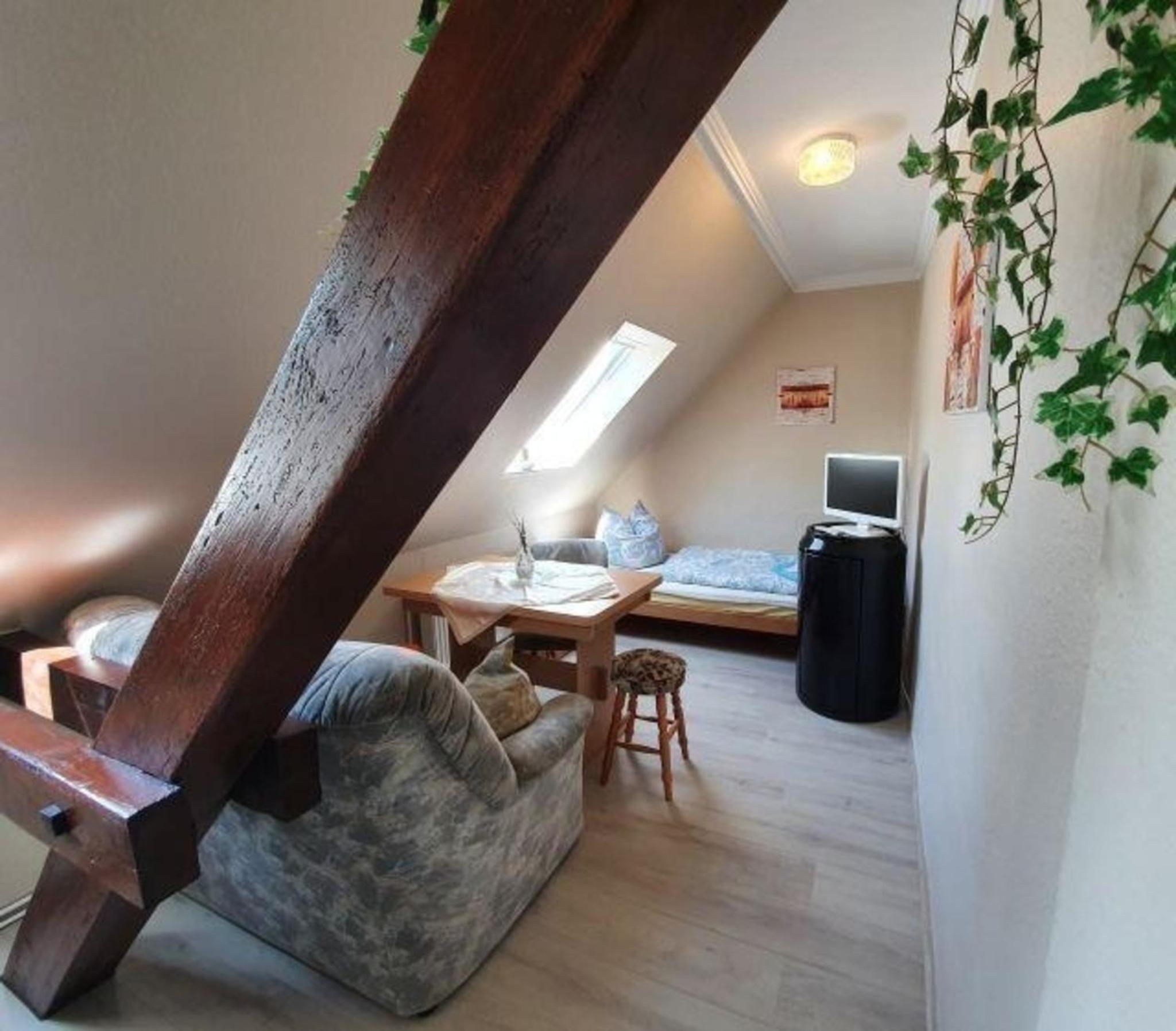 Geräumiges und liebevoll eingerichtetes Ferienhaus für bis zu zehn Personen mit Terrasse und Grill im Garten