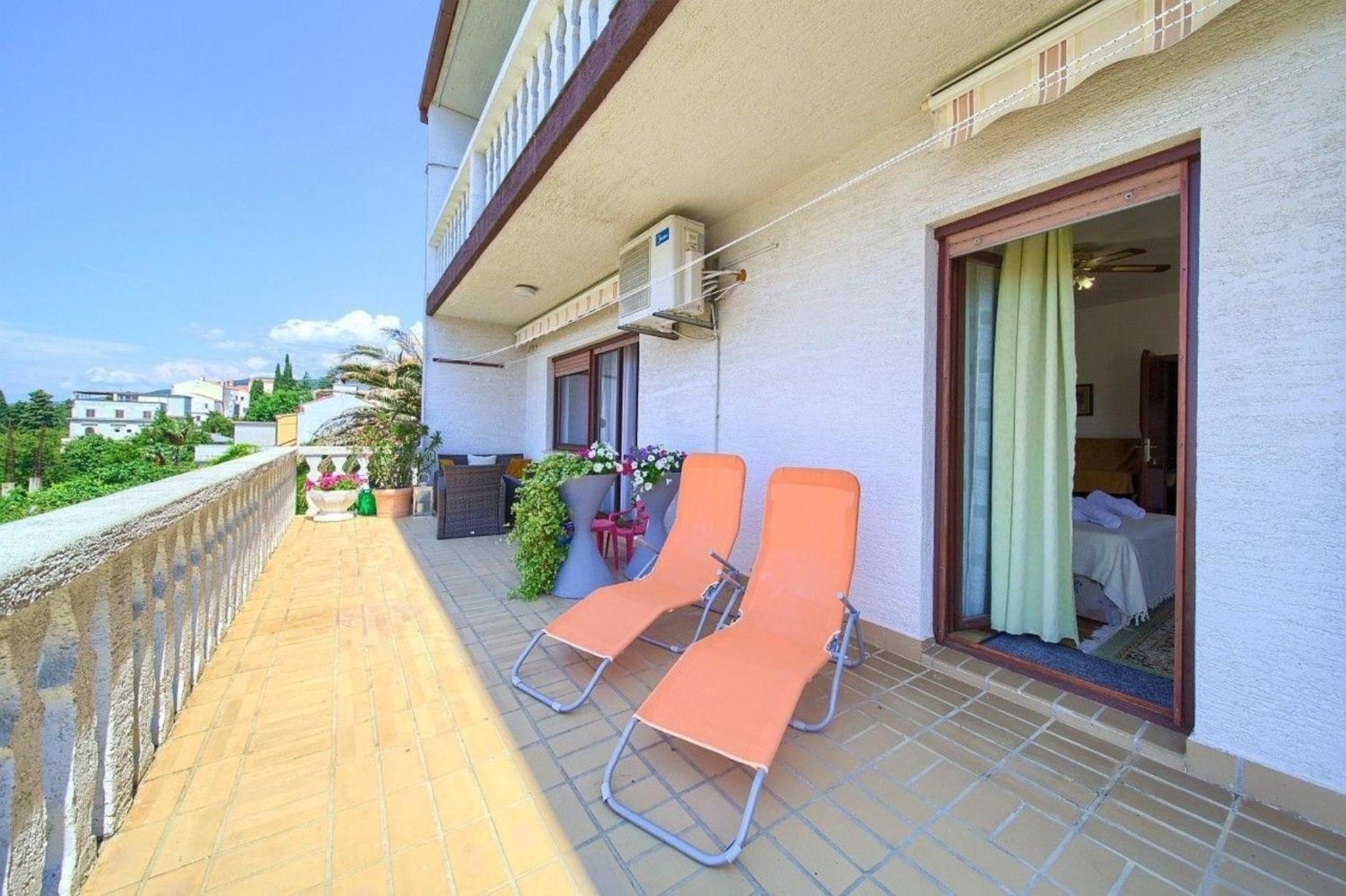 Appartement in Crikvenica mit Großer Terrasse