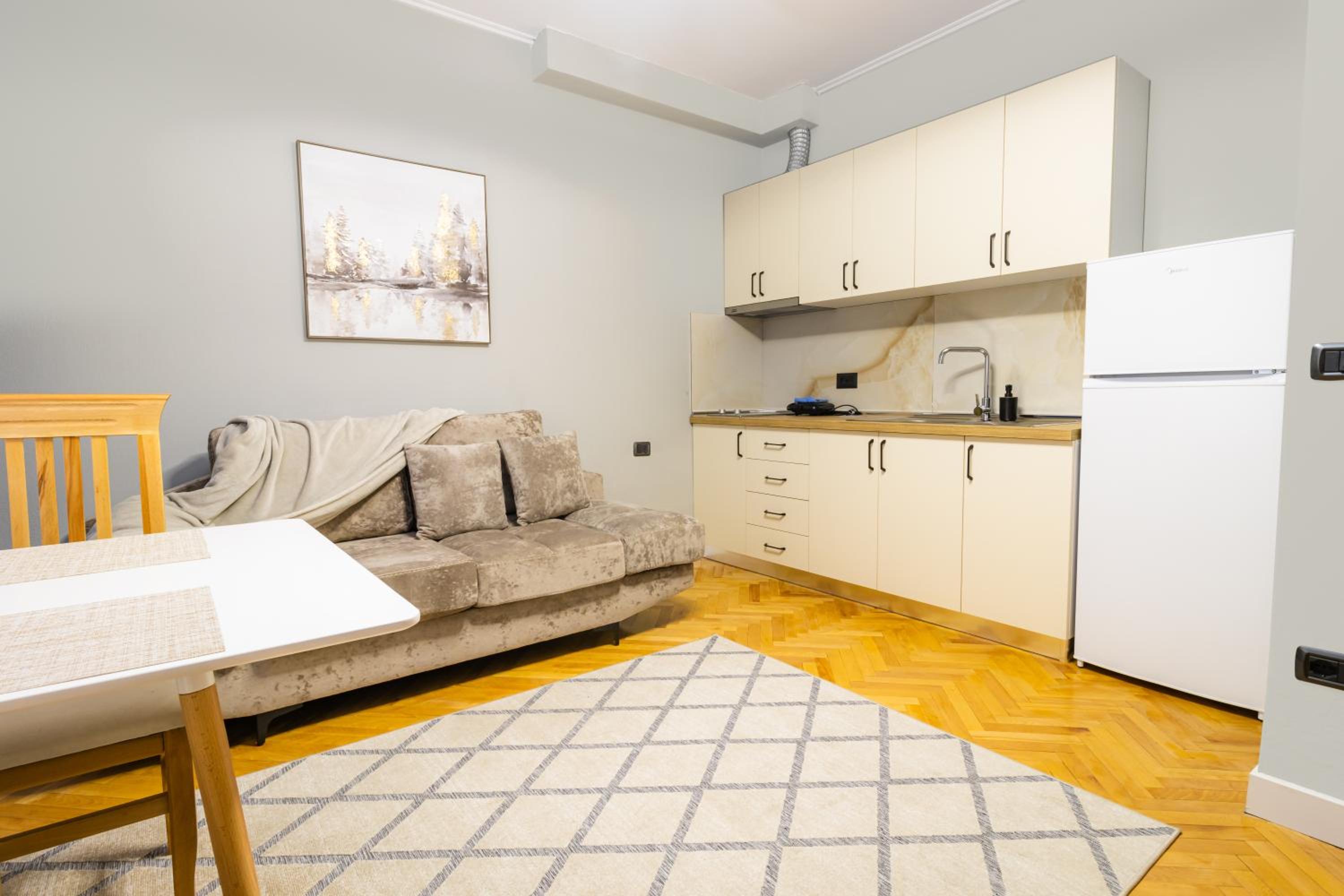 Central Cane Apartment 2