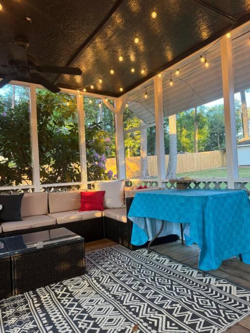 Charming May Street Retreat view 4