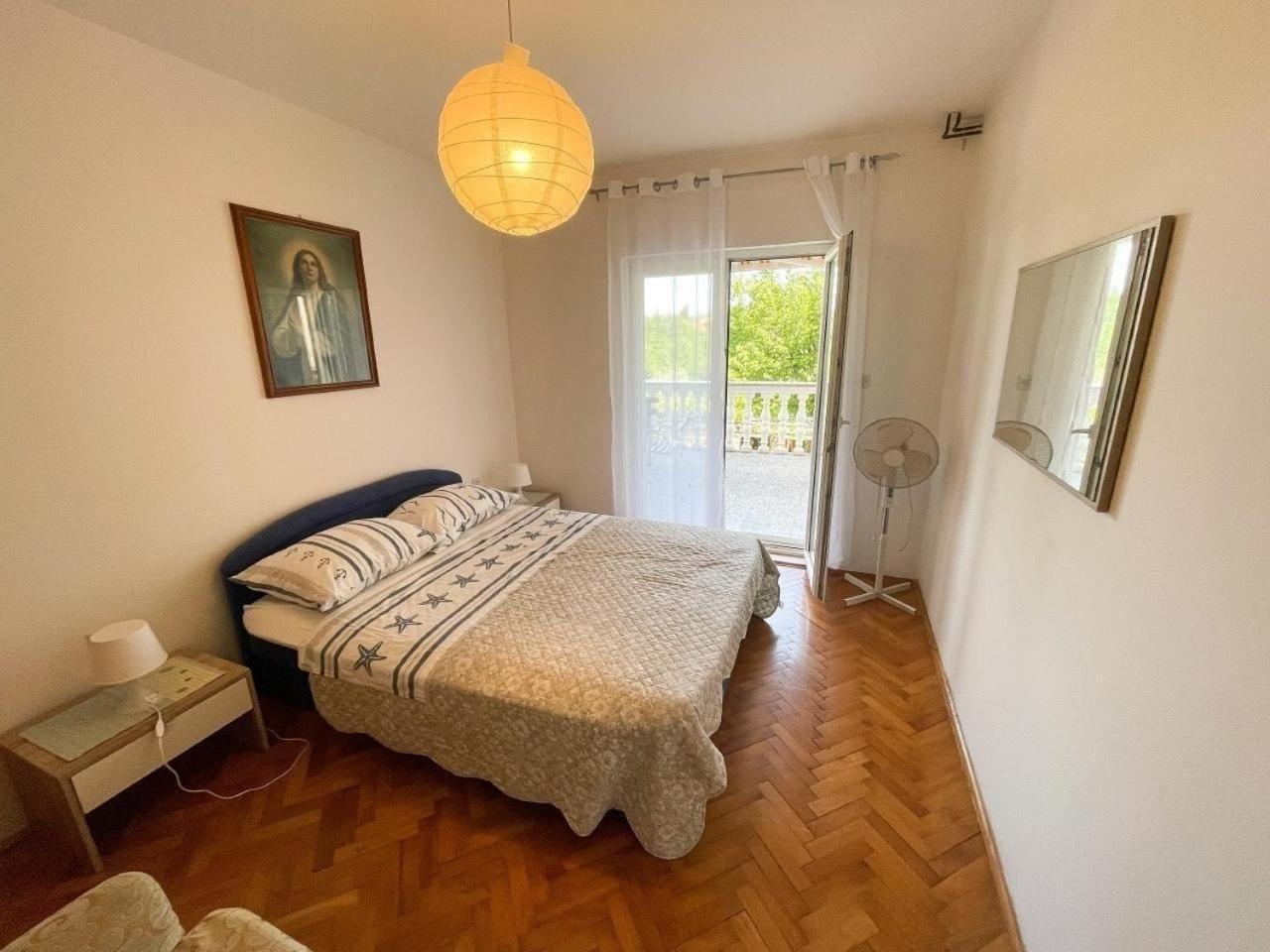 Charmante Ferienwohnung in Jadranovo mit Grill, Garten und Terrasse view 3